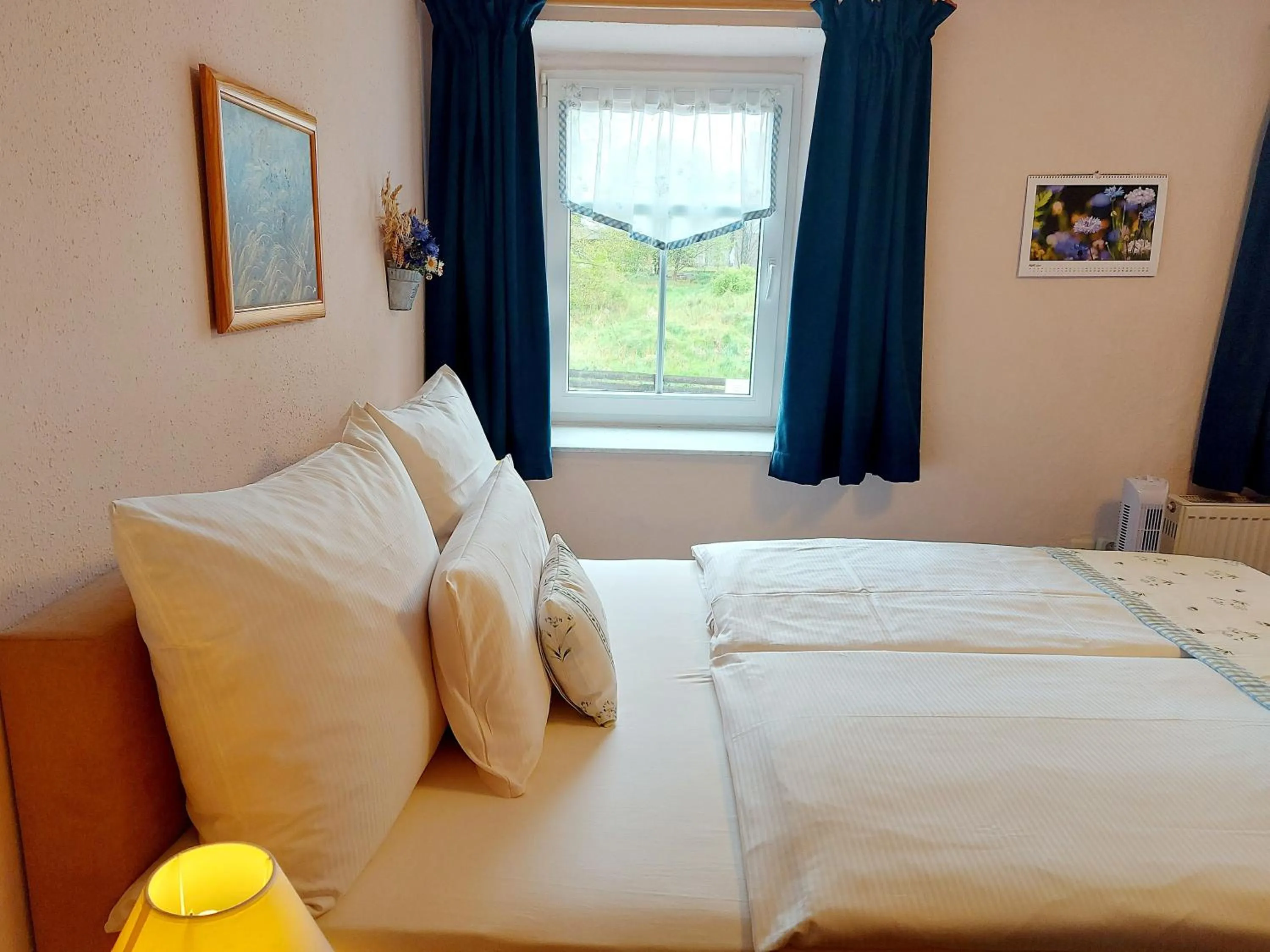 Bed in Logis L Auberge Gutshof