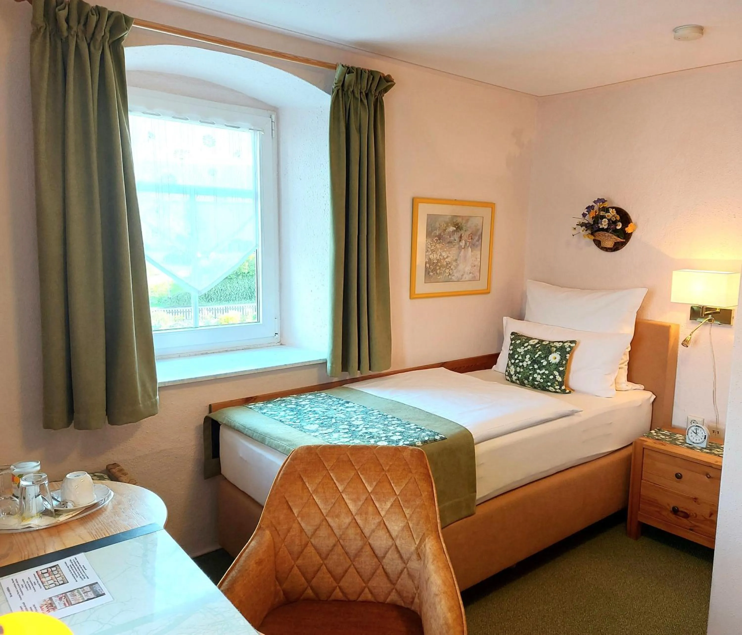 Bed in Logis L Auberge Gutshof