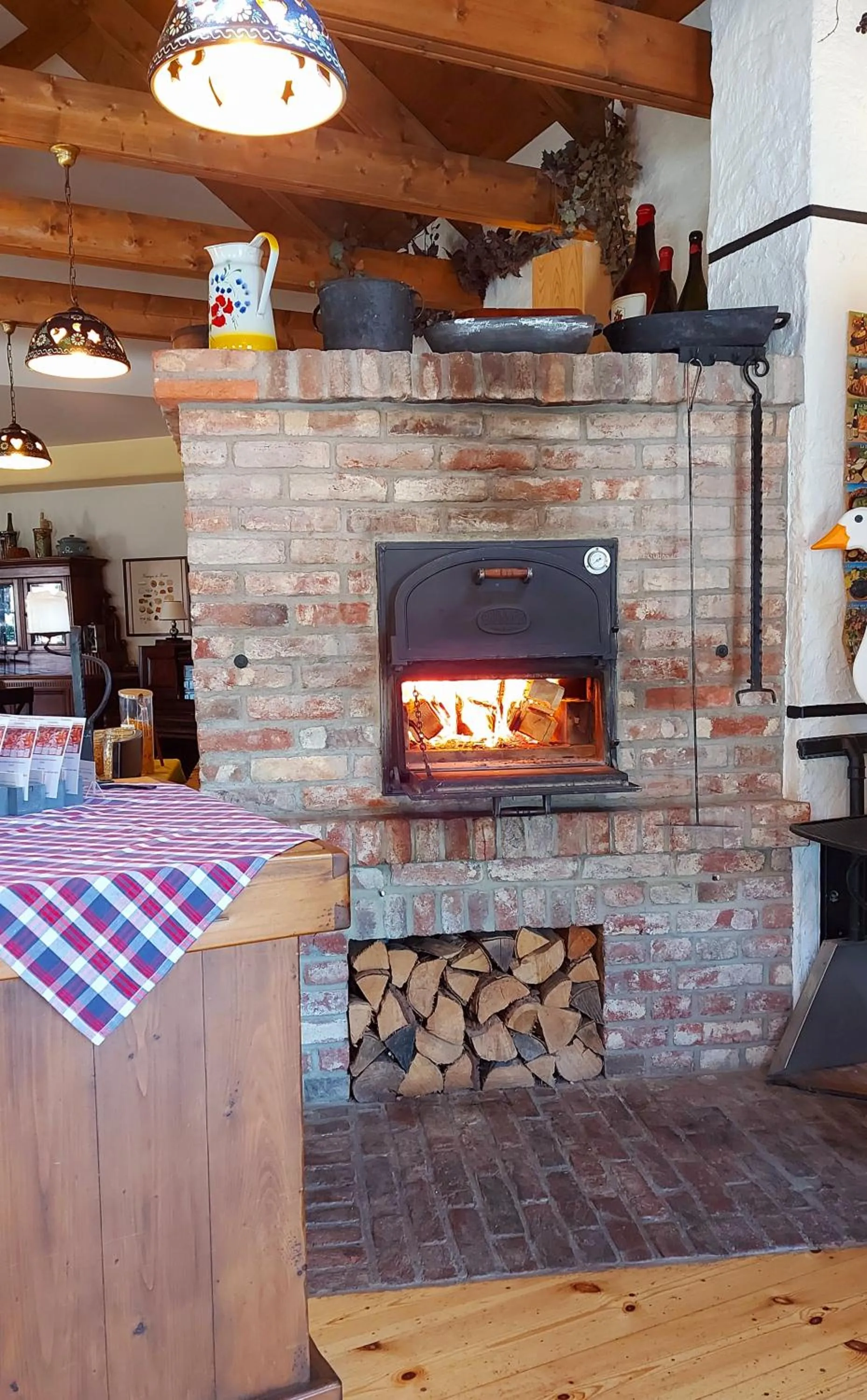 Restaurant/places to eat in Logis L Auberge Gutshof