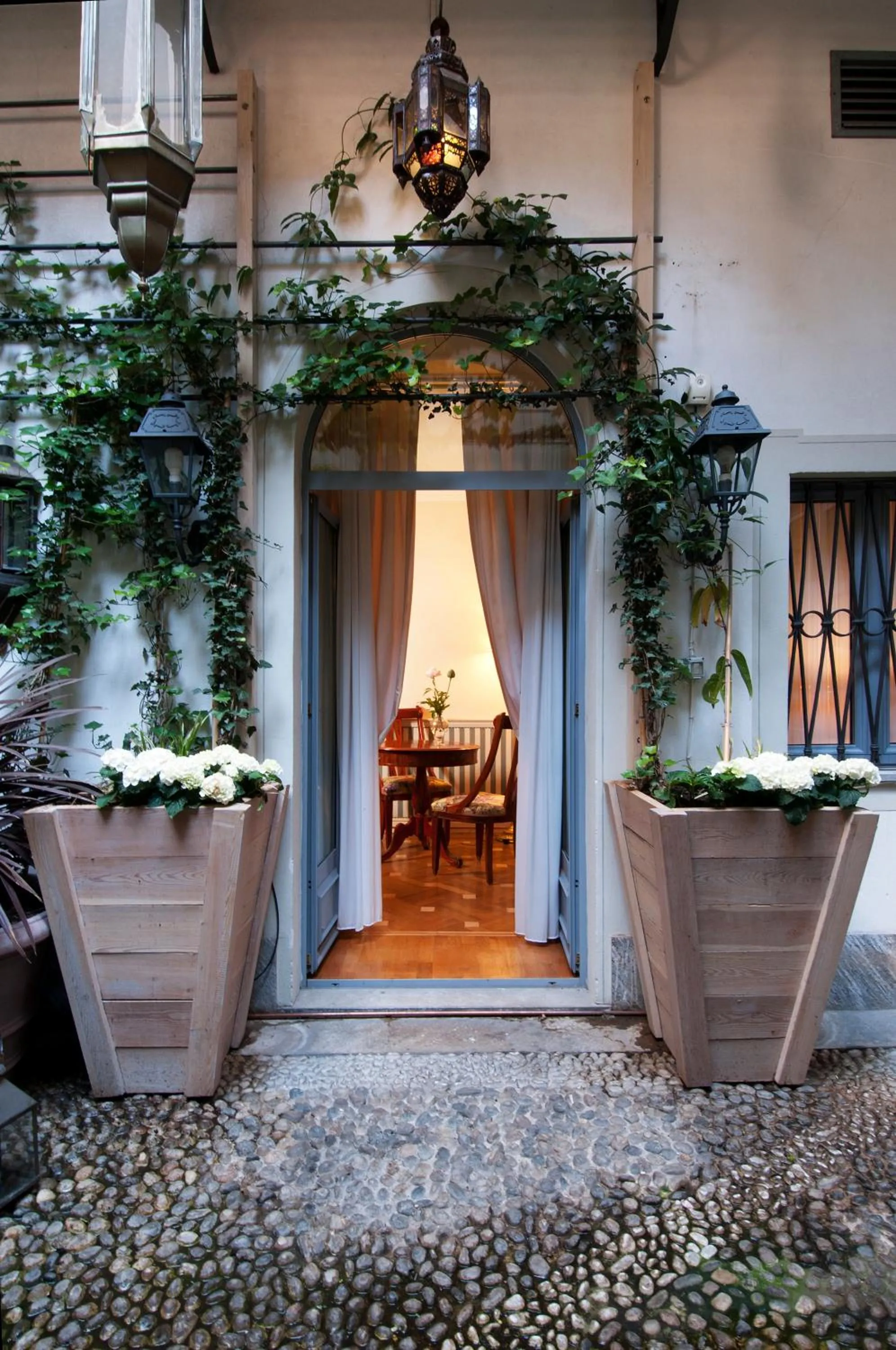 Patio in Petit Palais Hotel De Charme