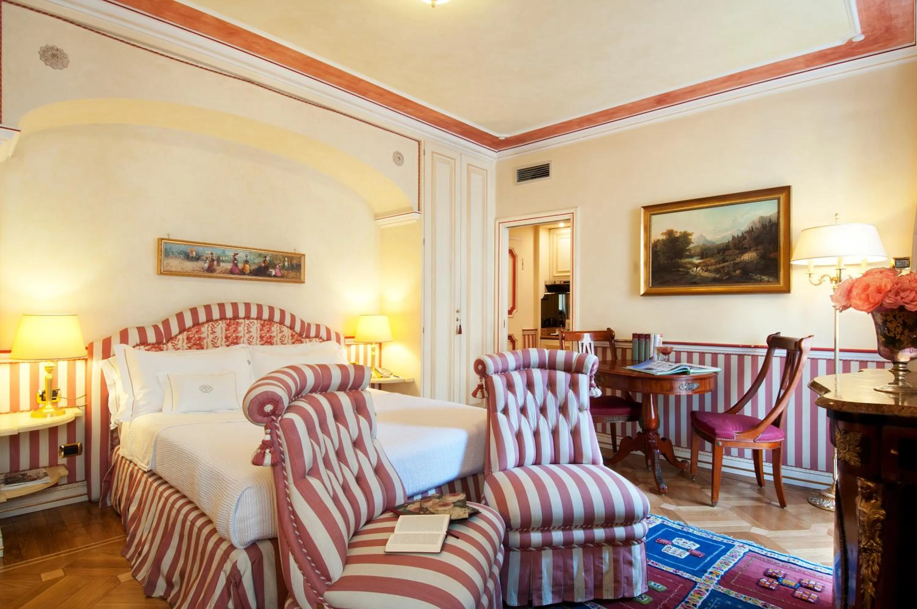Photo of the whole room, Bed in Petit Palais Hotel De Charme