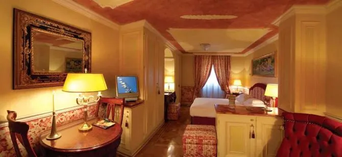 Photo of the whole room, Bed in Petit Palais Hotel De Charme