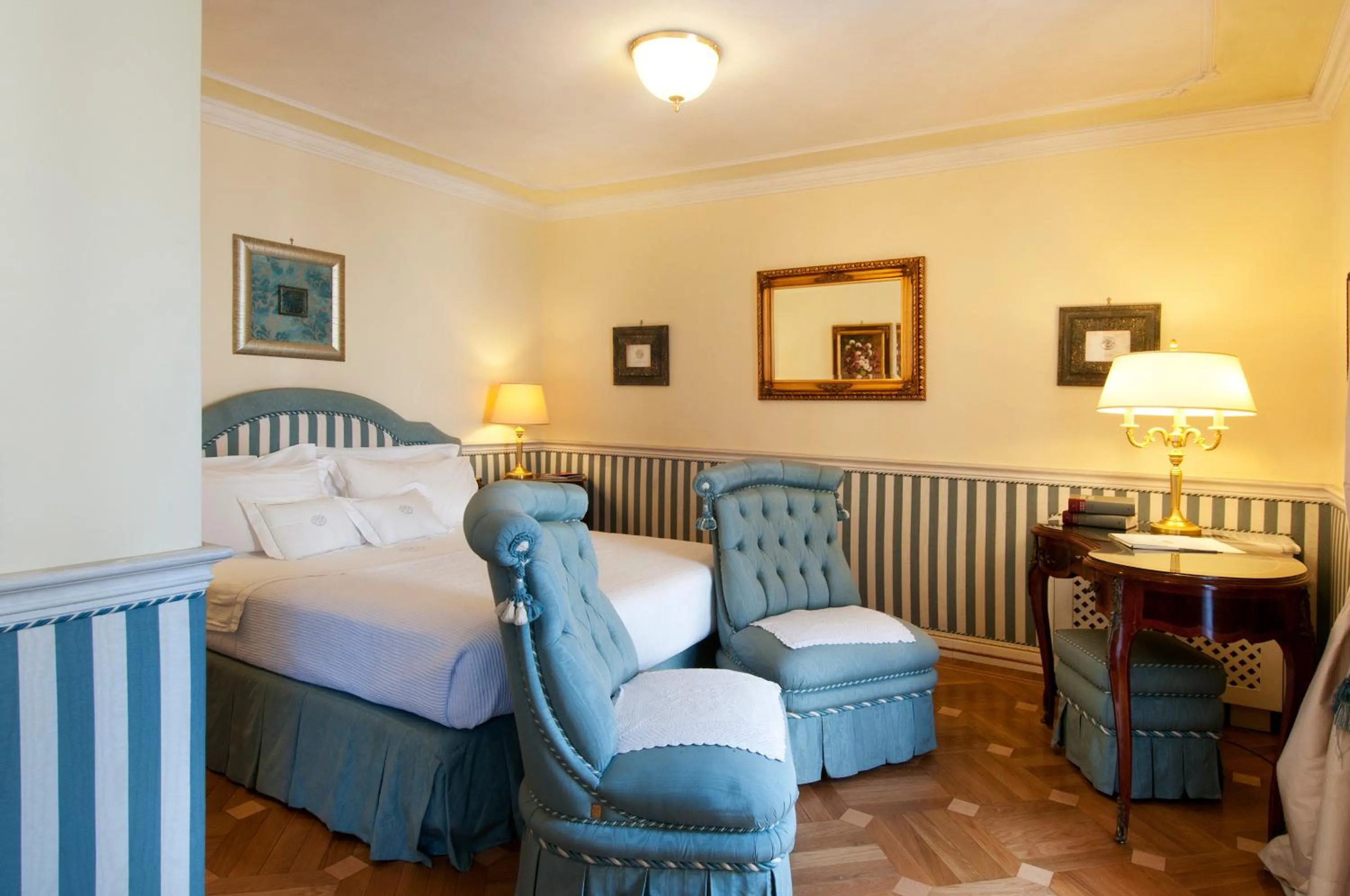 Photo of the whole room, Bed in Petit Palais Hotel De Charme