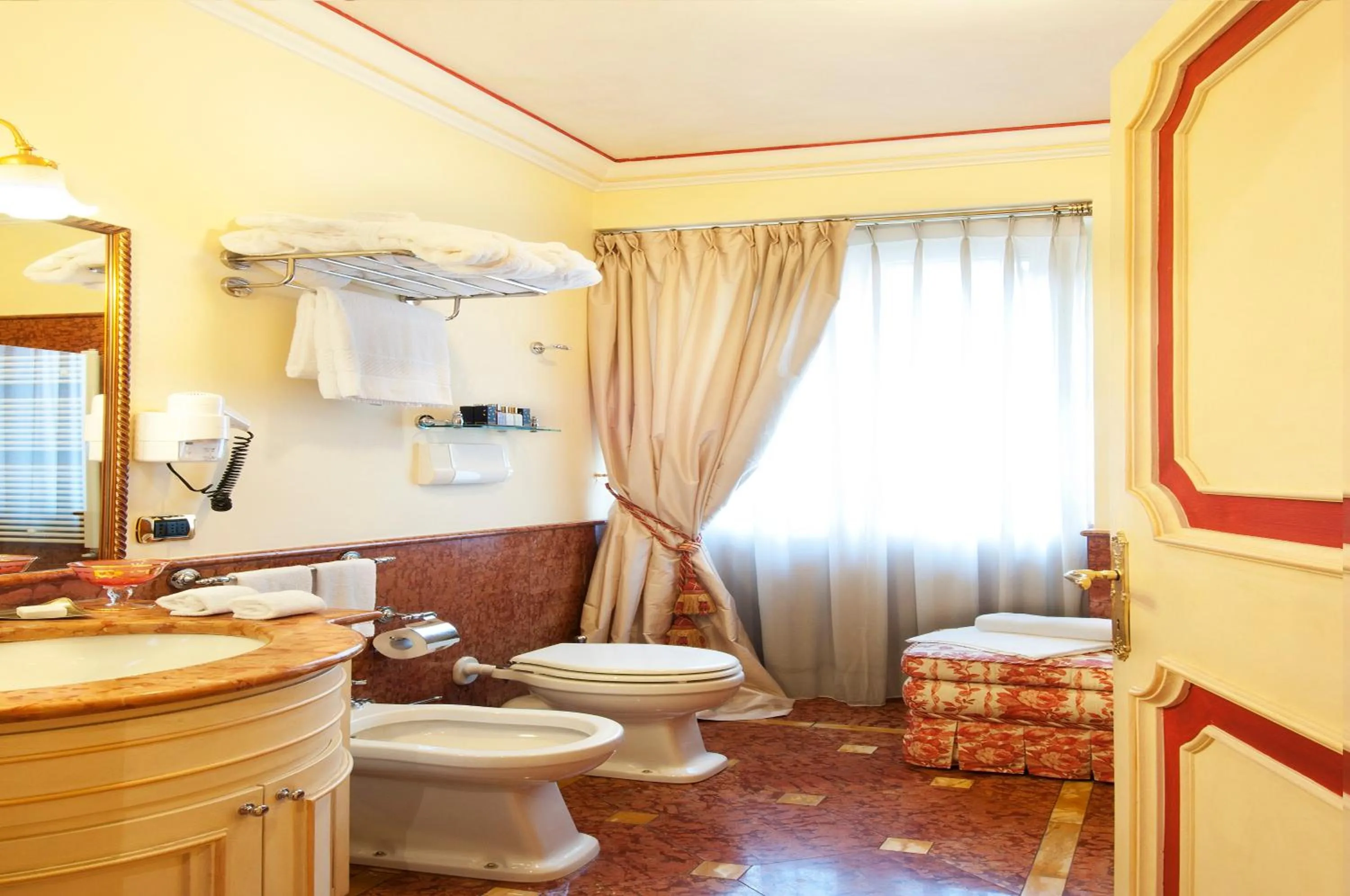 Bathroom in Petit Palais Hotel De Charme