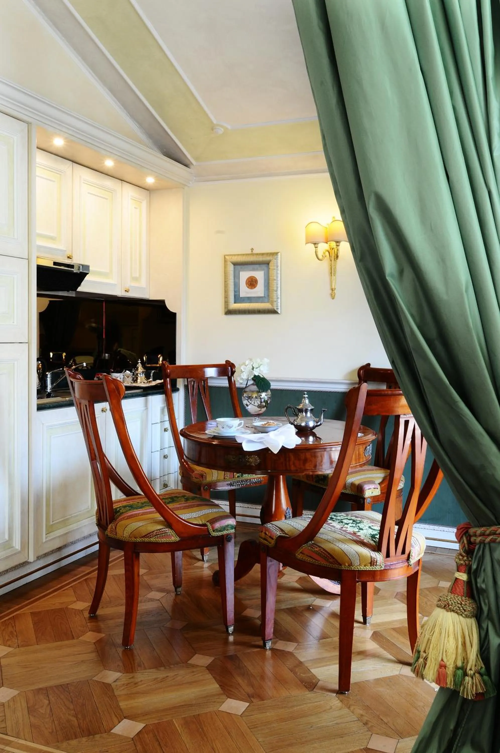 Dining area in Petit Palais Hotel De Charme