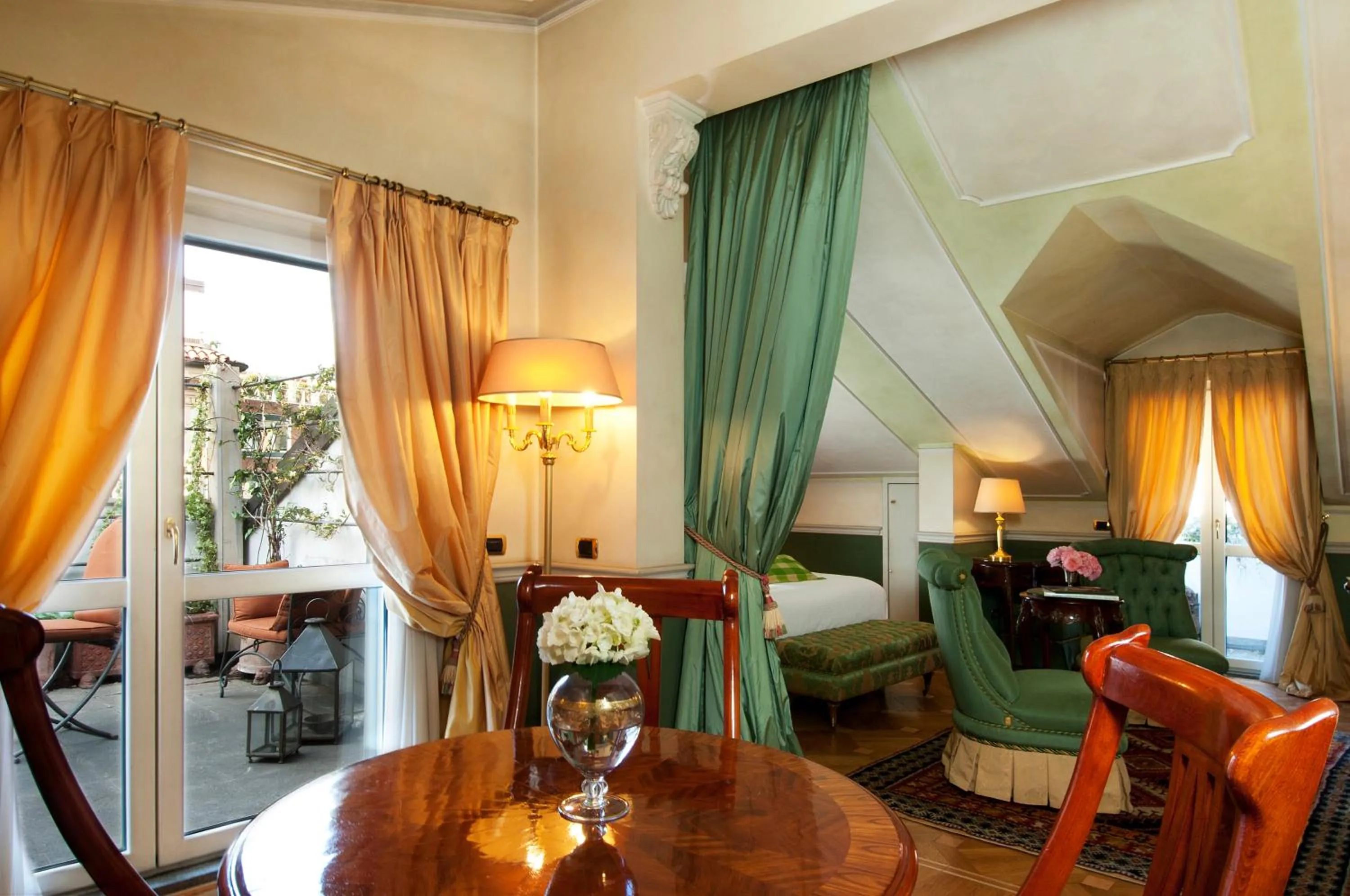 Seating area, Bed in Petit Palais Hotel De Charme