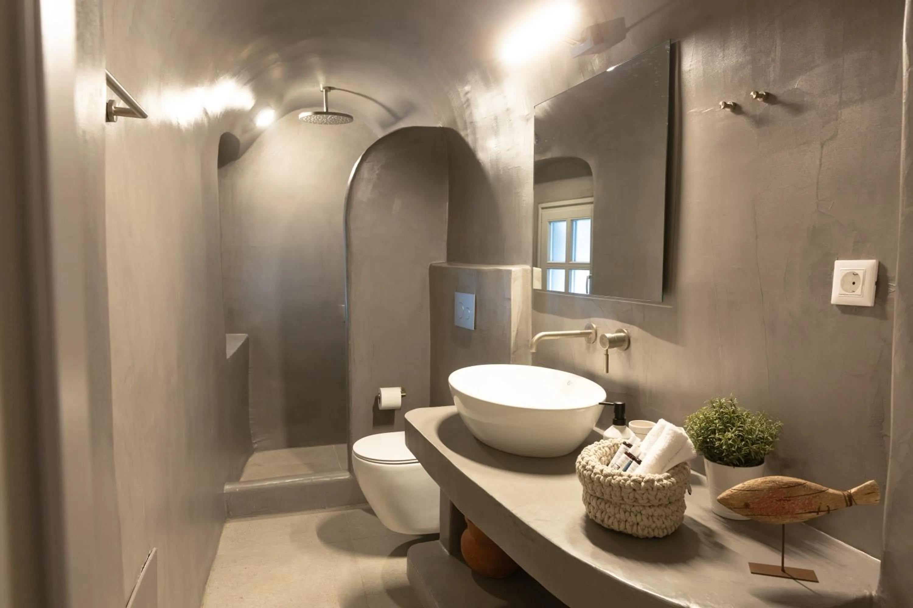 Shower in Cydonia Caves