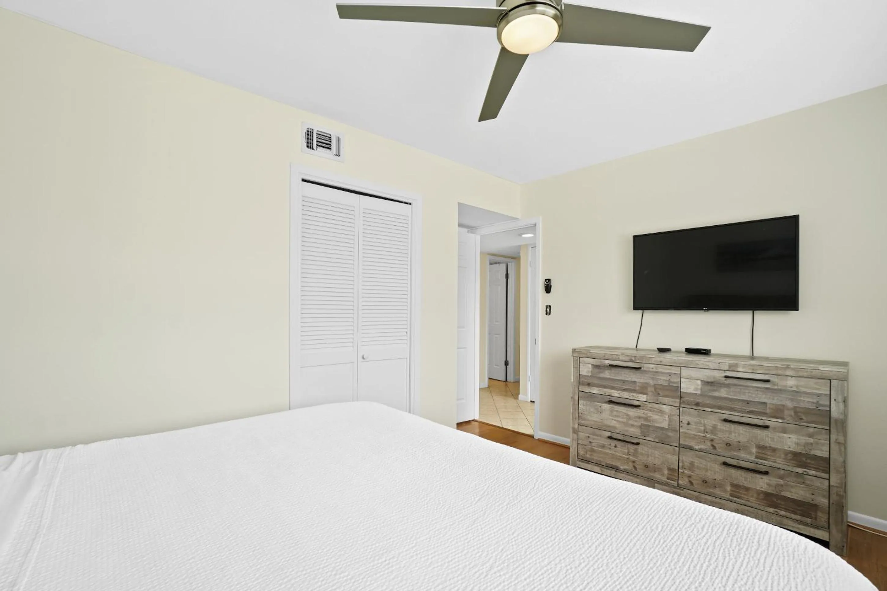 Bed in Destin Beach House - Happy Harbor House by Panhandle Getaways