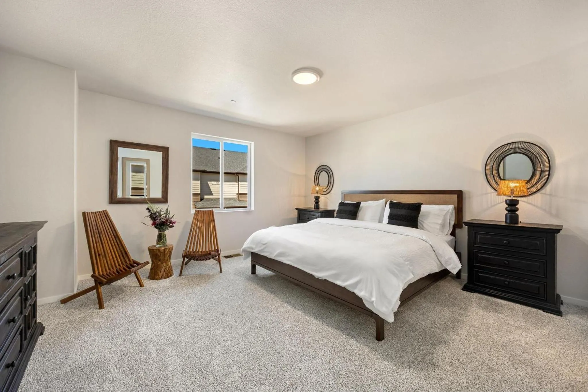 Bed in Modern Farmhouse Townhome - Great Central Location