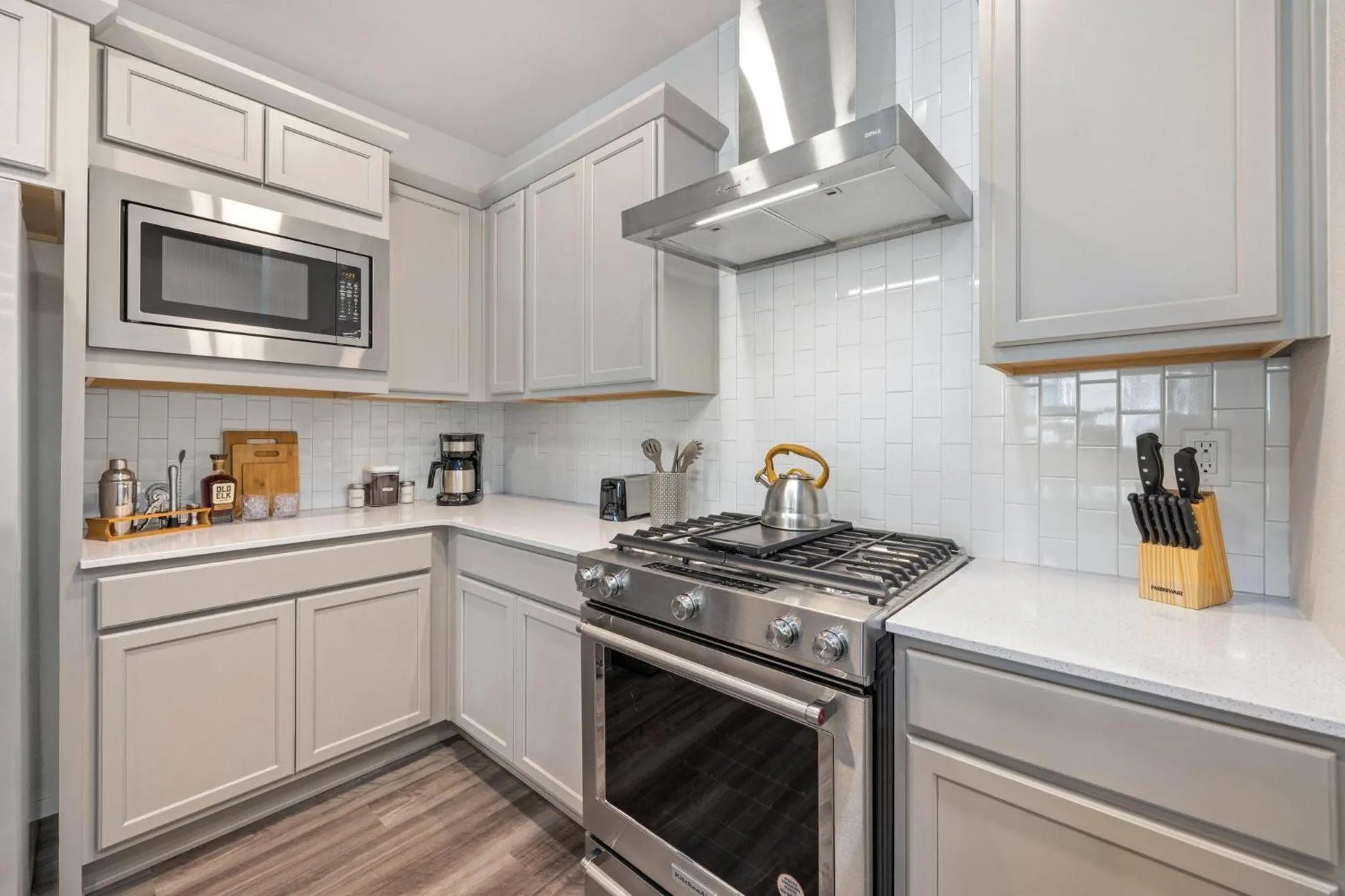 Modern Farmhouse Townhome - Great Central Location