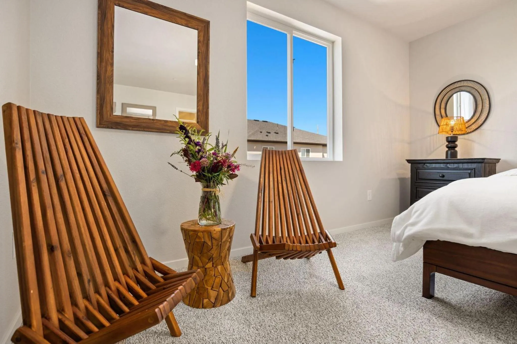 Bed in Modern Farmhouse Townhome - Great Central Location