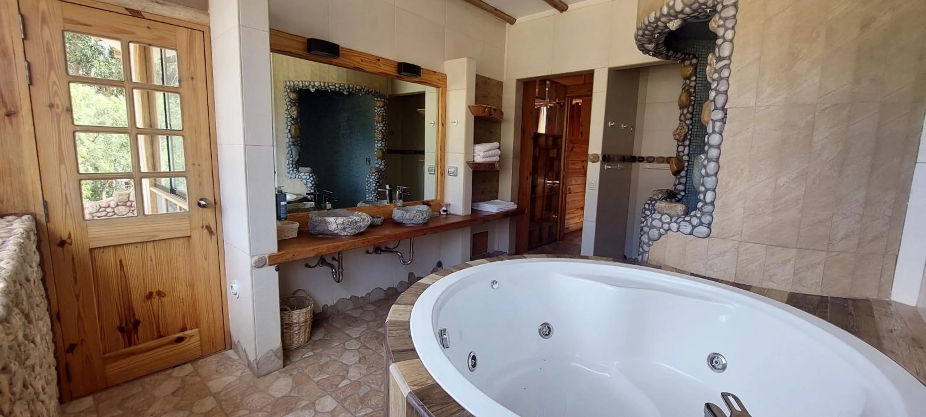 Hot Tub in CASA RAIZ Handmade House Luxury Stay