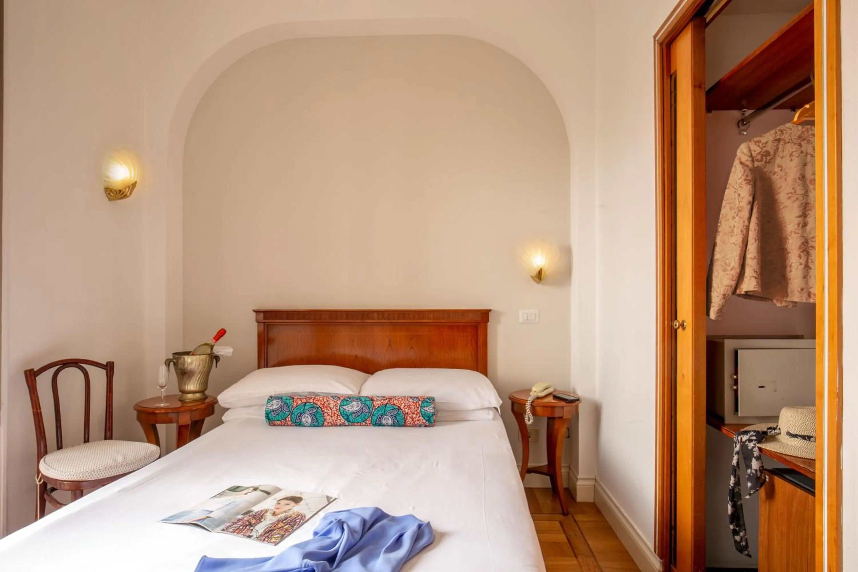 Bedroom, Bed in Hotel Emona Aquaeductus