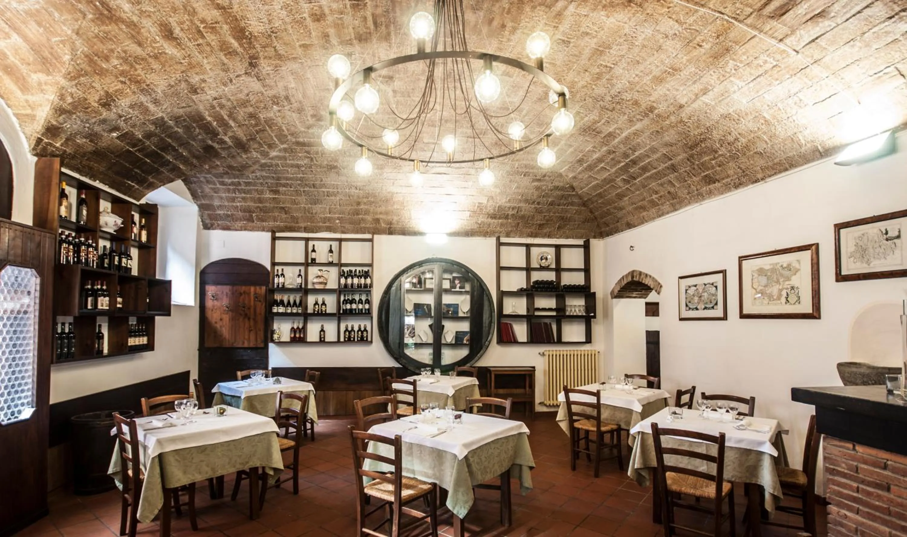 Restaurant/places to eat in Hotel Aganoor