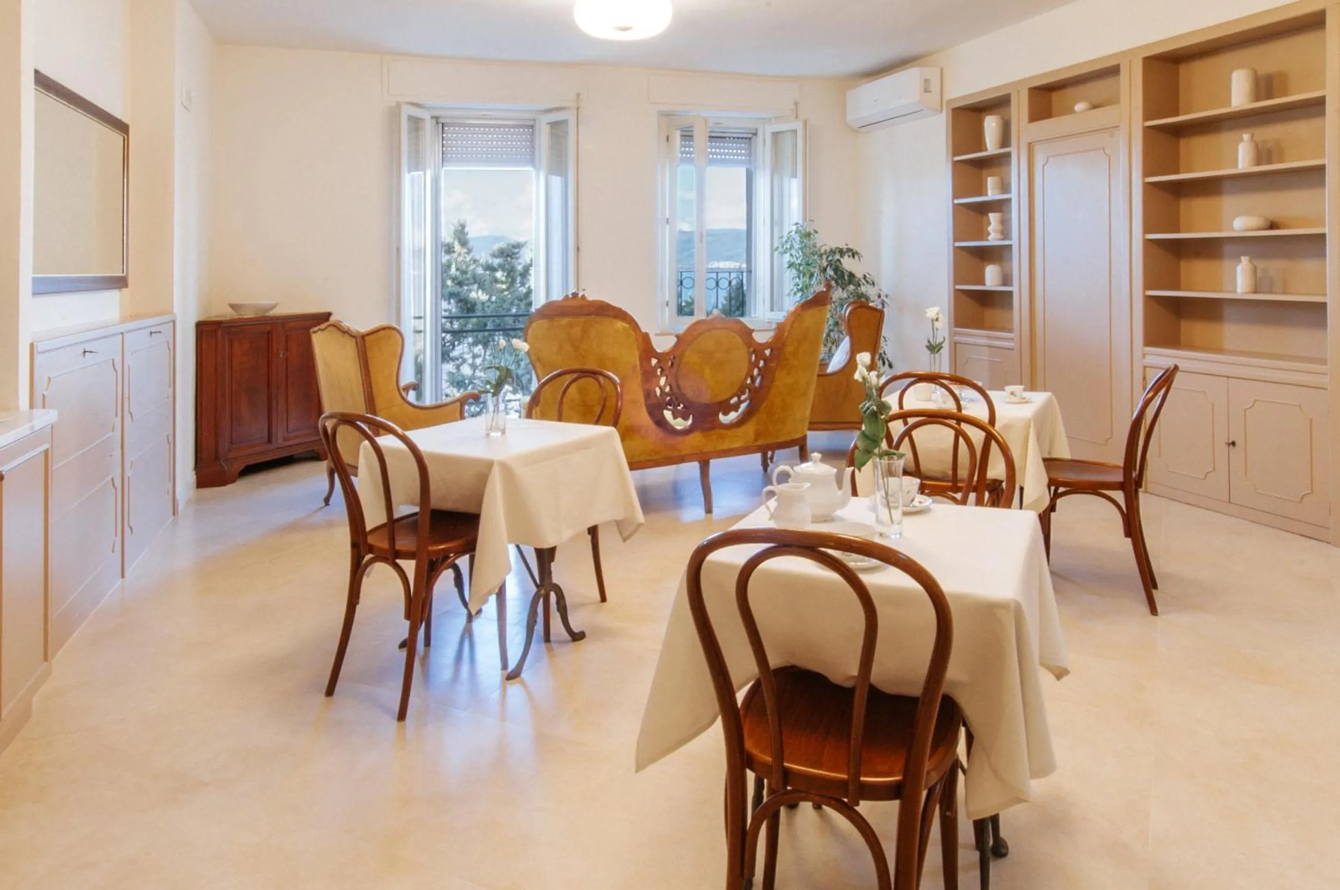 Communal lounge/ TV room in Hotel Aganoor