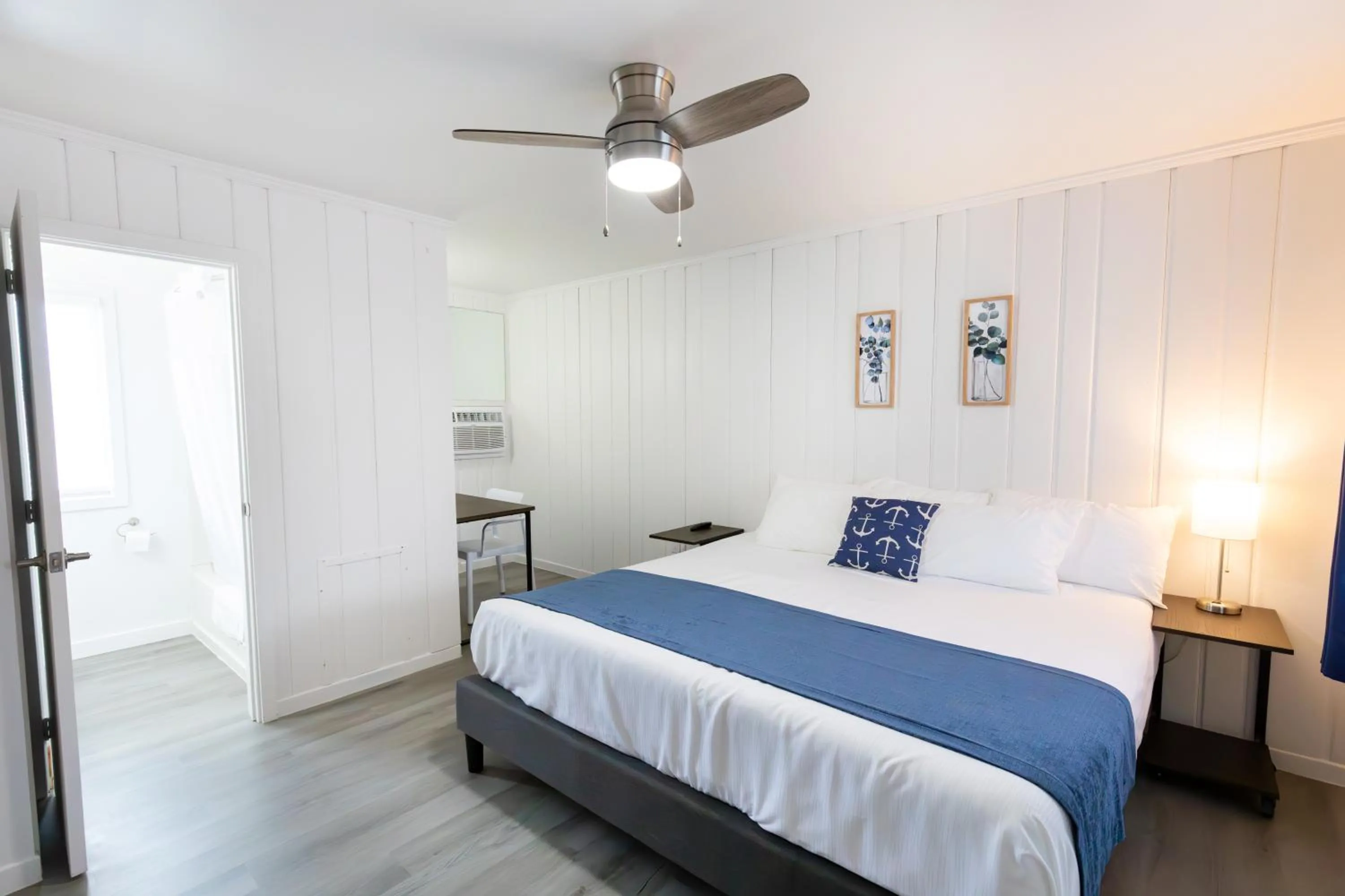 Bedroom, Bed in Anchor Bay Inn and Suites