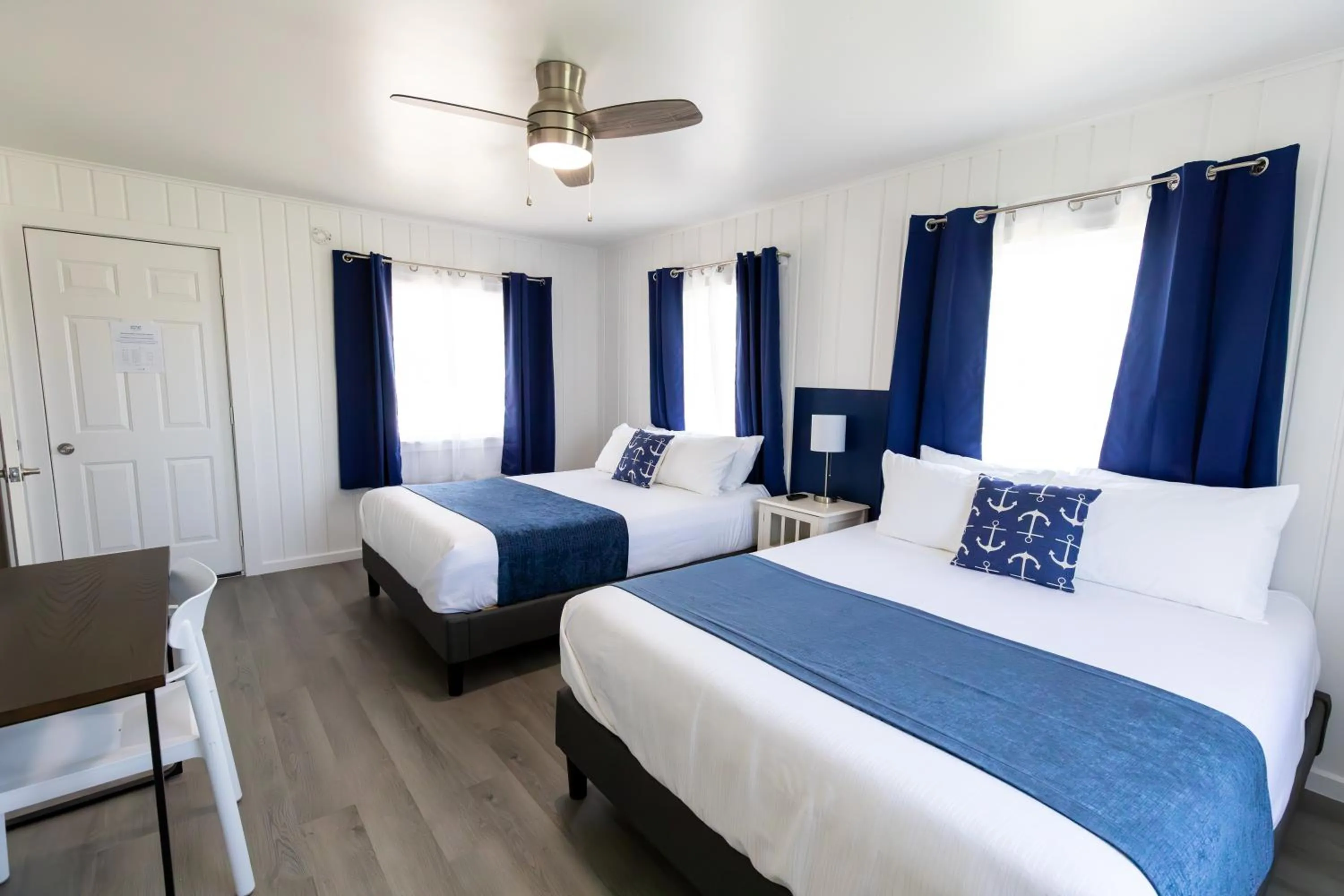 Bedroom, Bed in Anchor Bay Inn and Suites