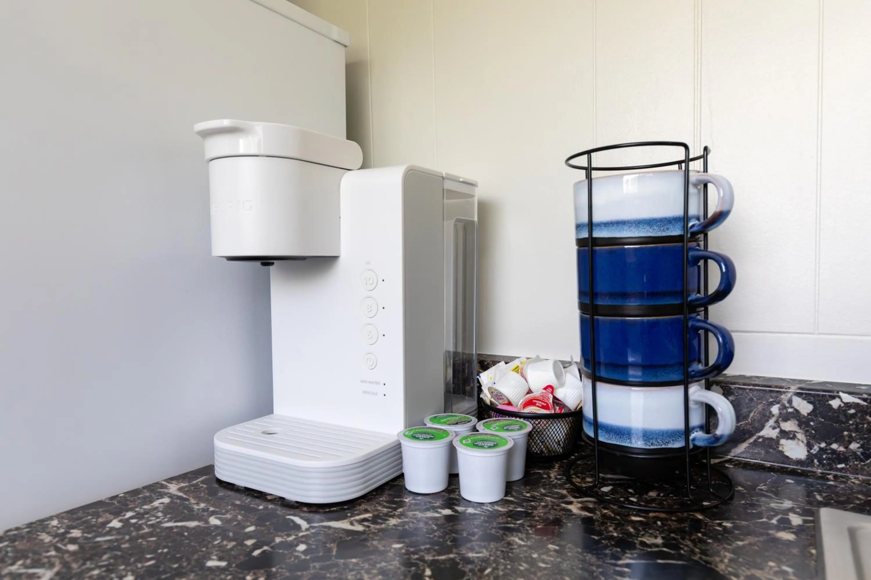 Coffee/tea facilities in Anchor Bay Inn and Suites