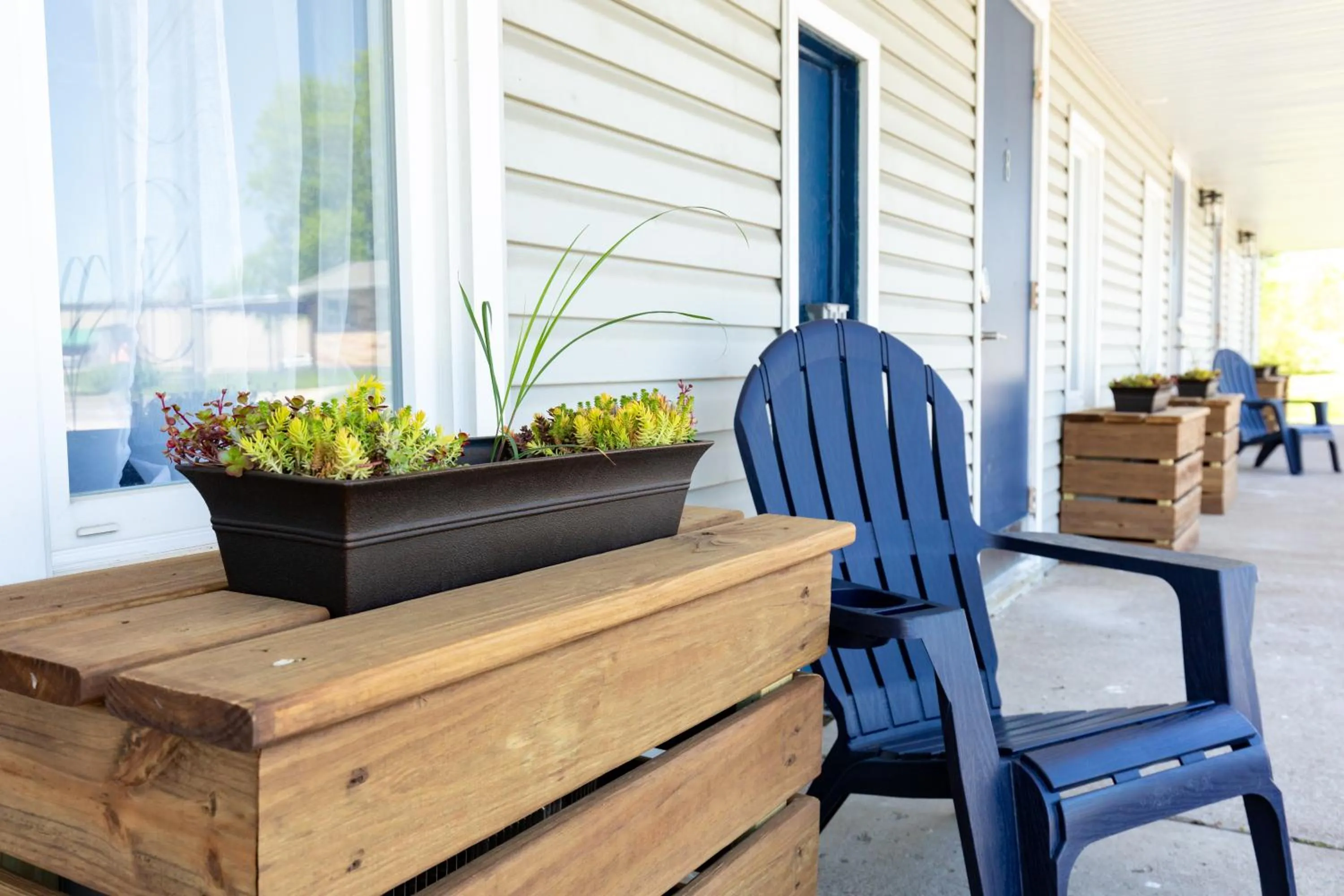 Patio in Anchor Bay Inn and Suites