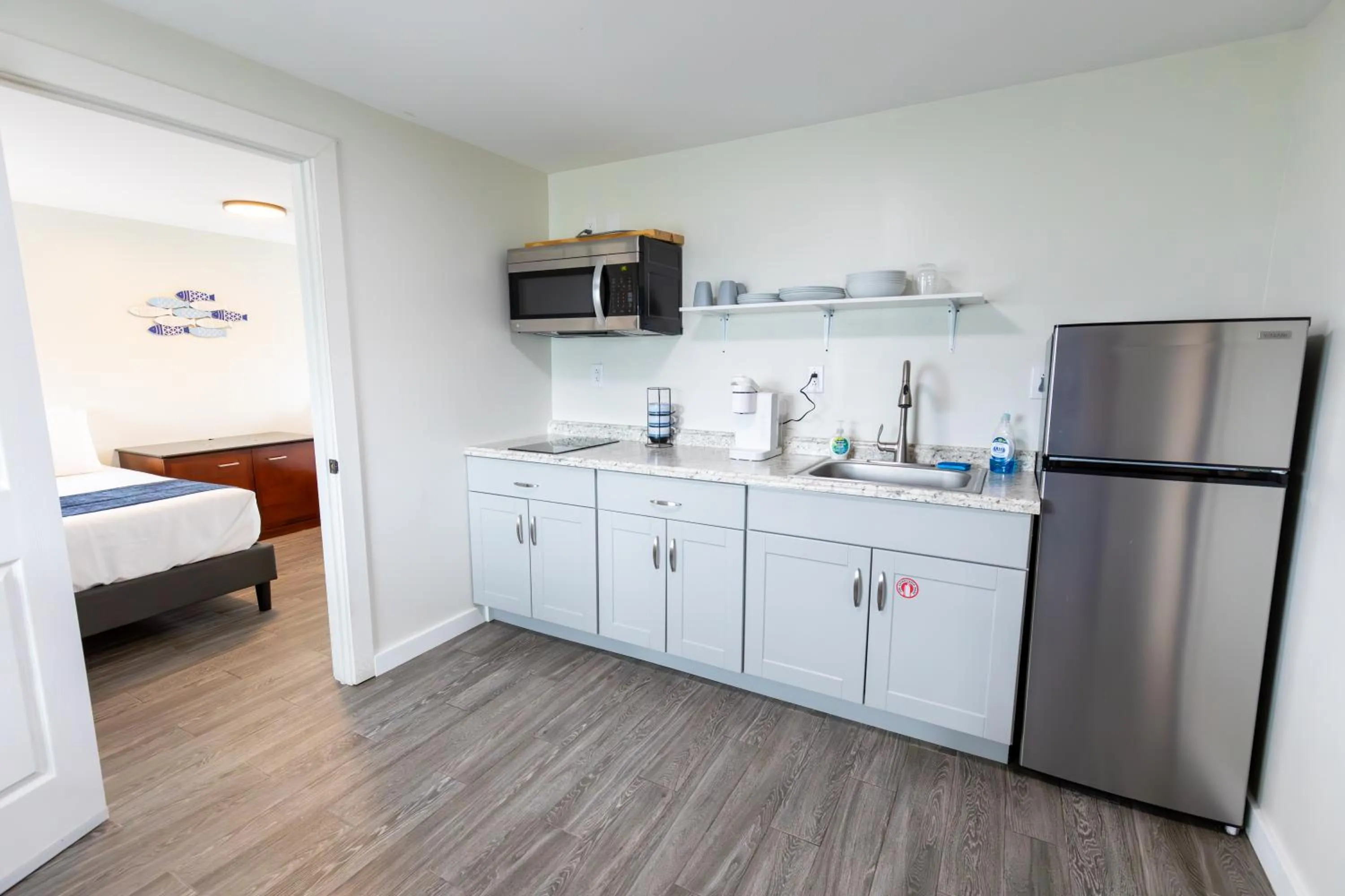Kitchen or kitchenette in Anchor Bay Inn and Suites