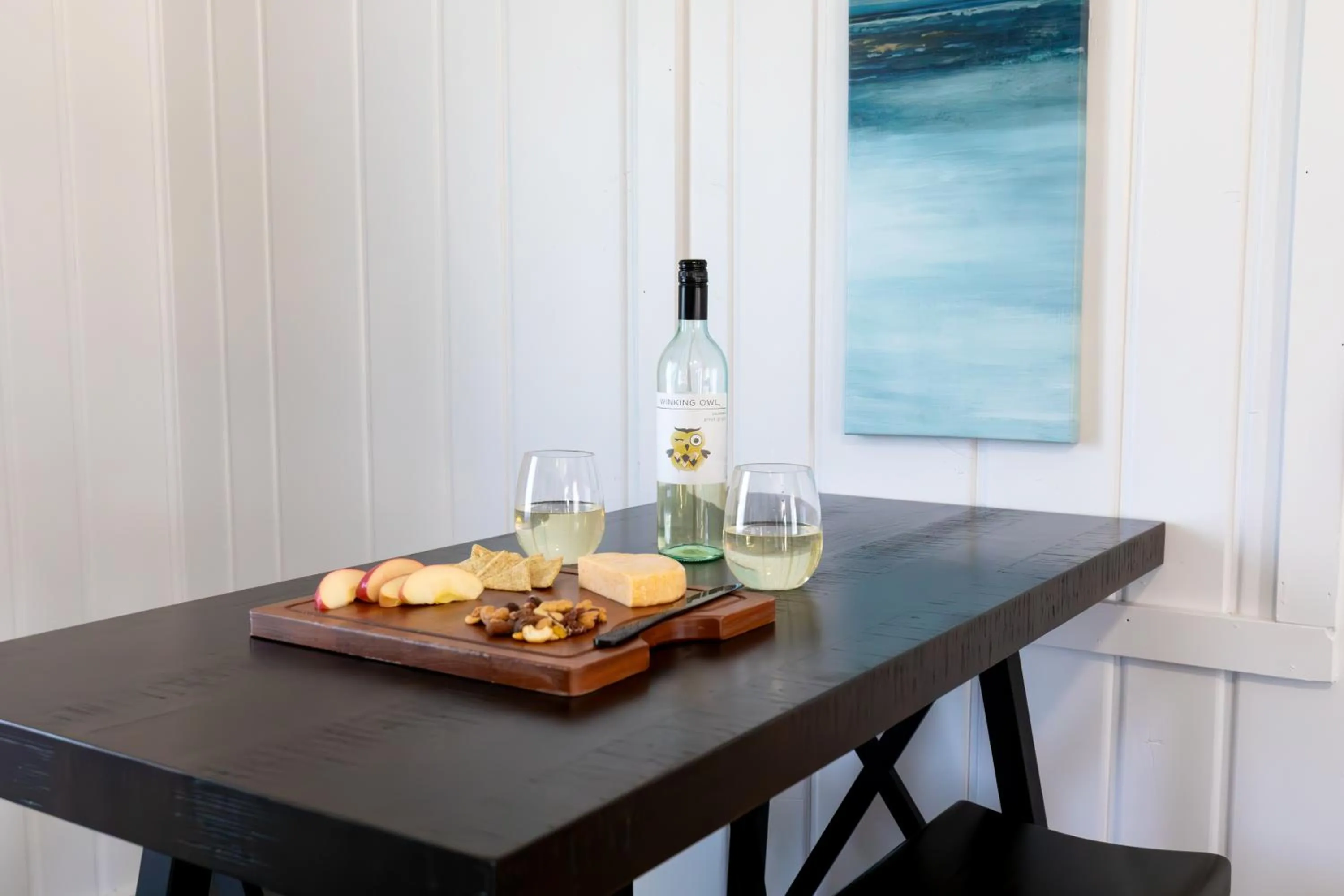 Food and drinks in Anchor Bay Inn and Suites
