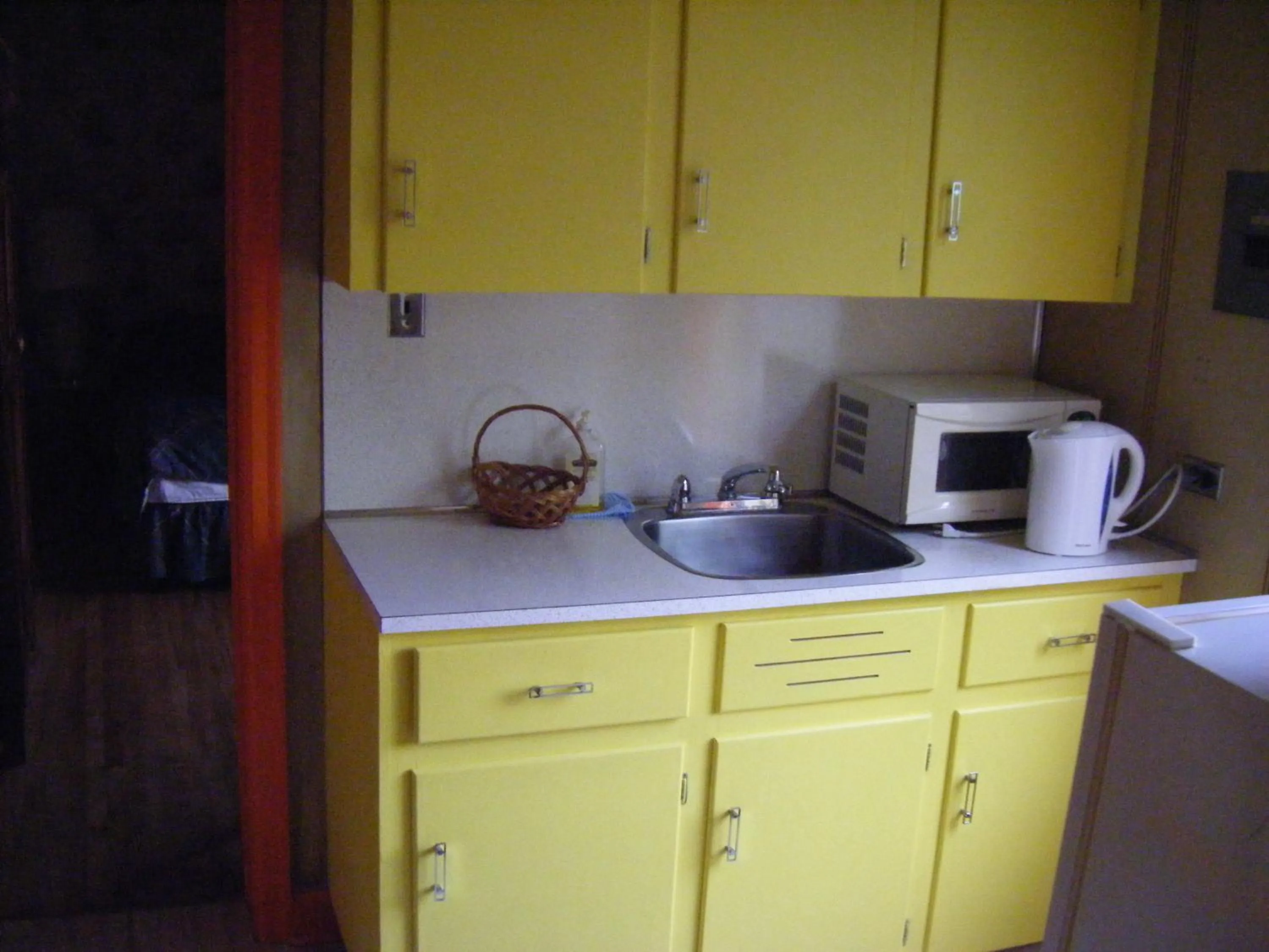 Kitchen or kitchenette in Auberge des Arts Bed and Breakfast
