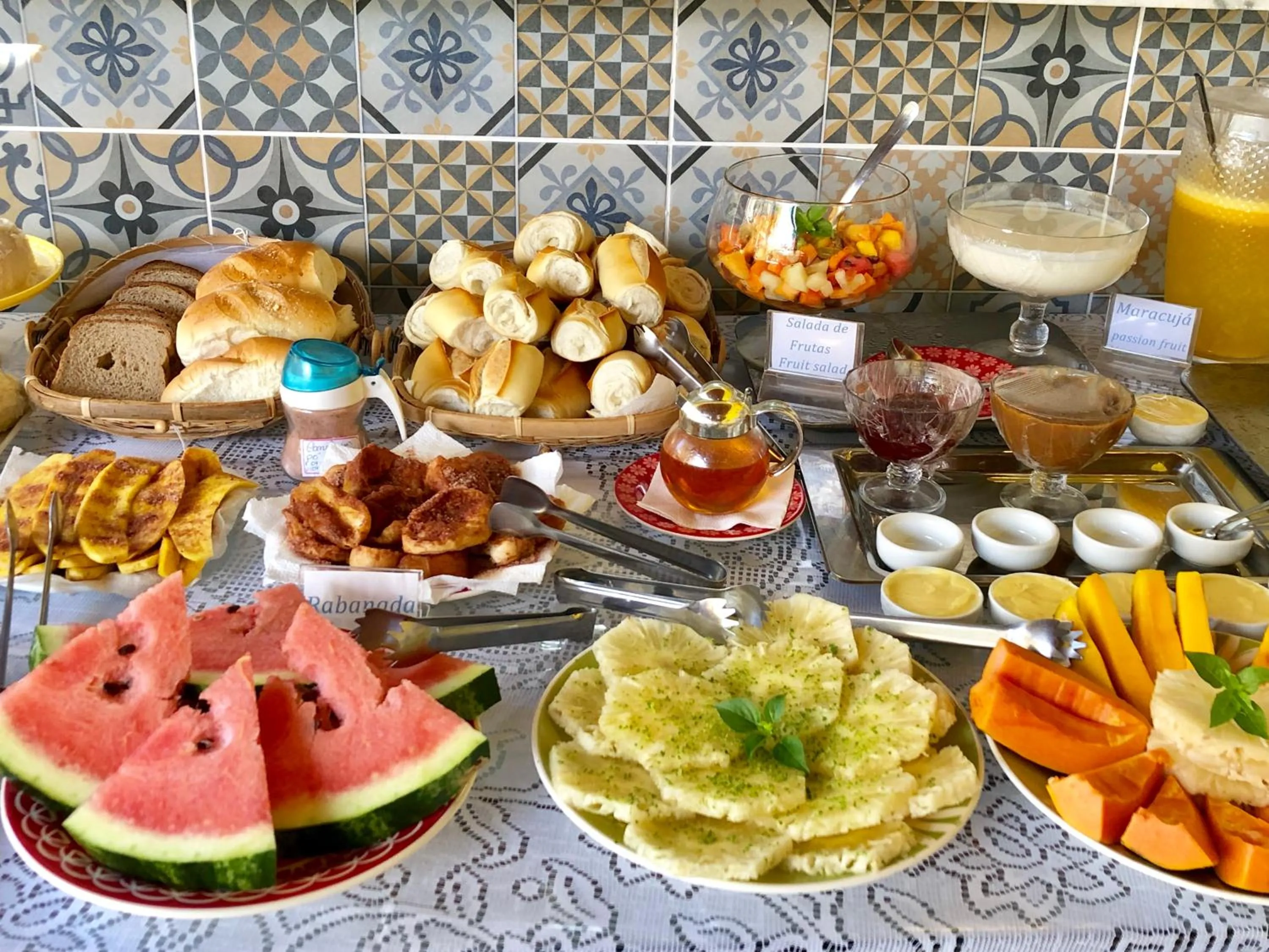 Buffet breakfast in Pousada Som dos Pássaros