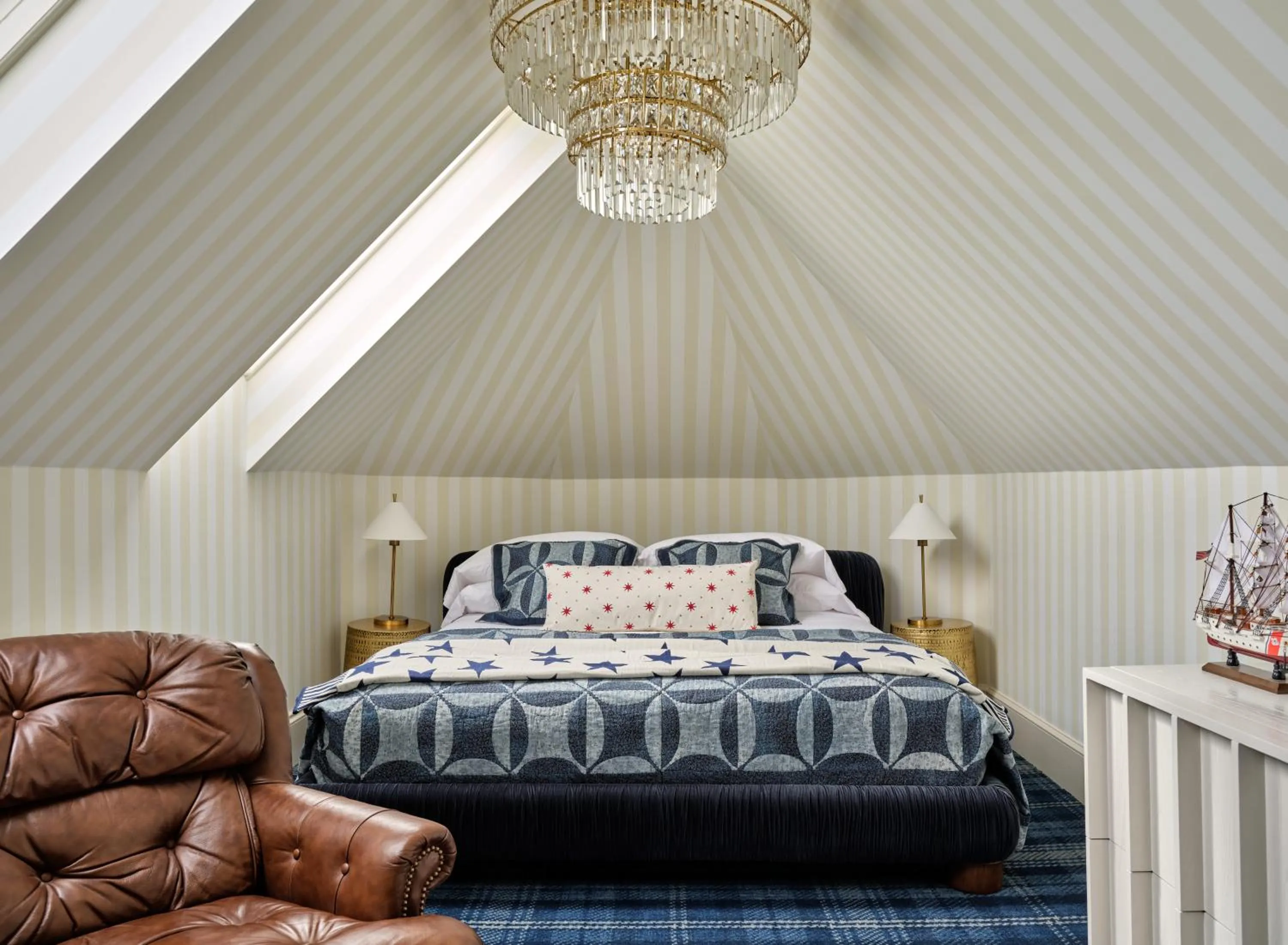 Bedroom, Bed in The Hotel Portsmouth - Downtown