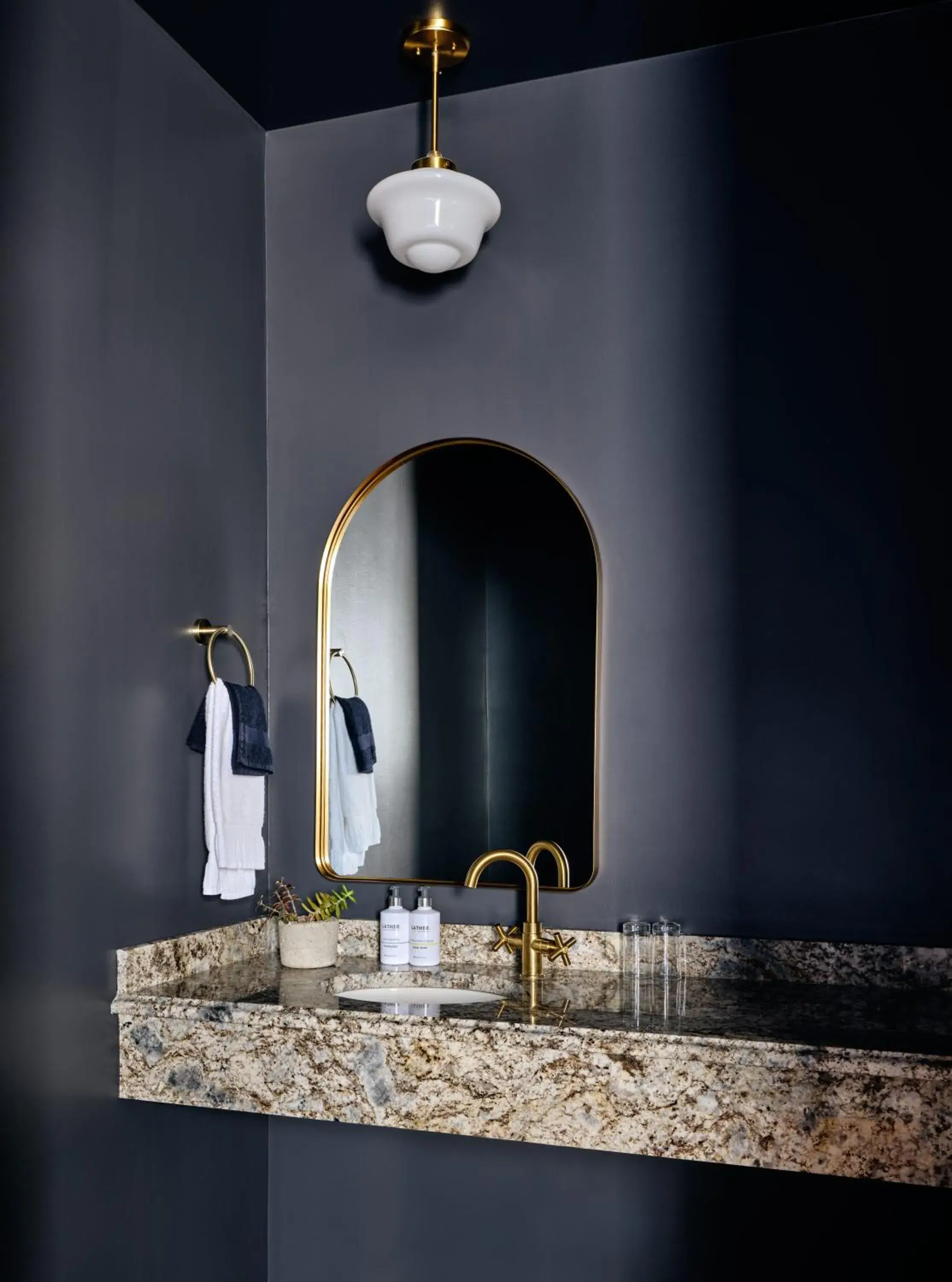 Superior King in The Hotel Portsmouth - Downtown Superior King in The Hotel Portsmouth - Downtown