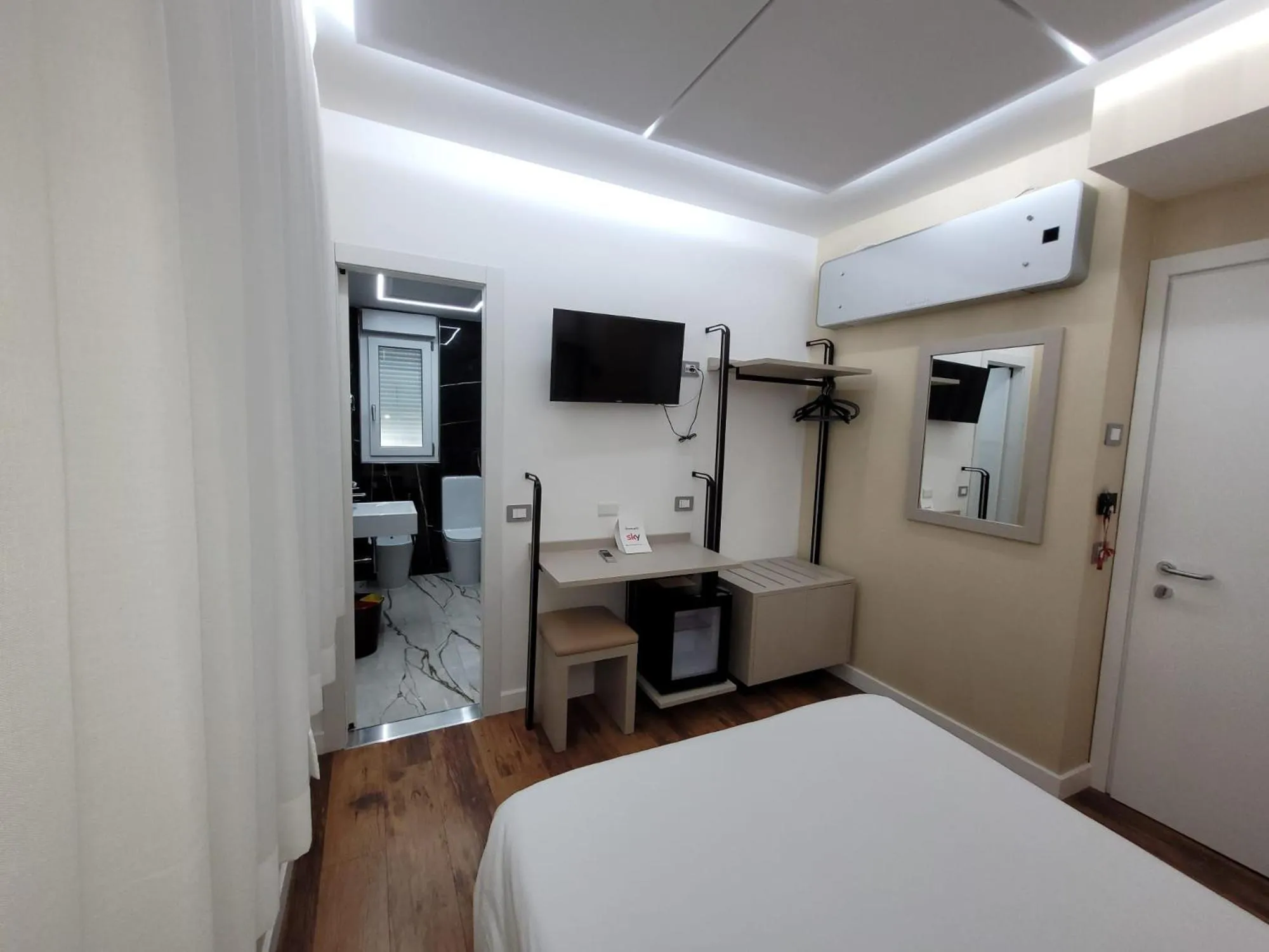 Photo of the whole room, Bed in Hotel Aurora