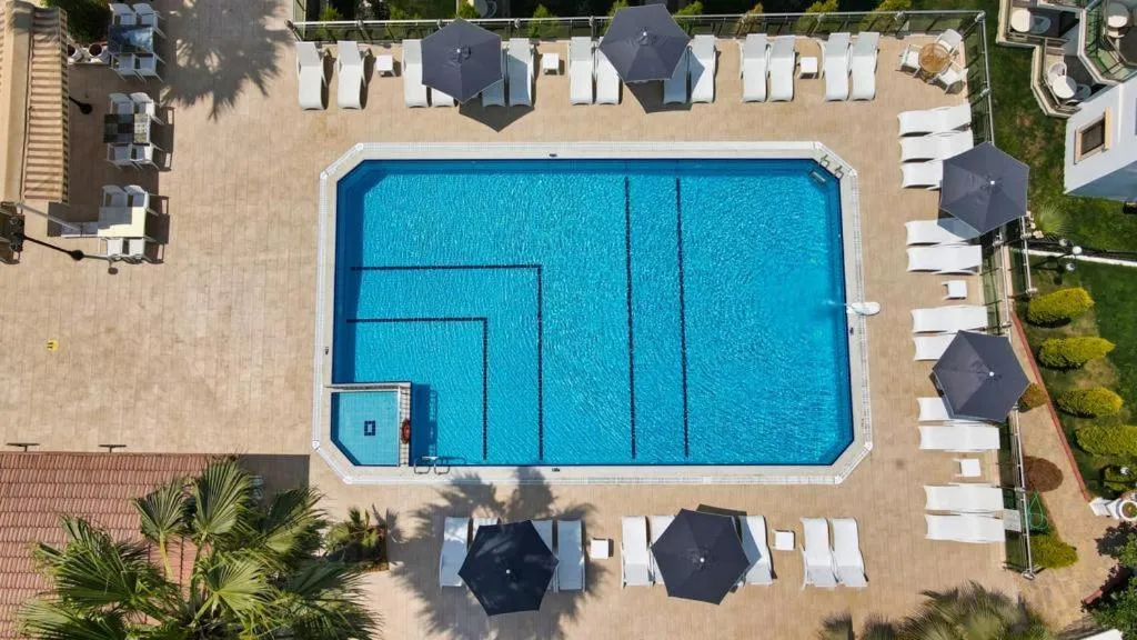 Swimming pool in Qualia Park Hotel