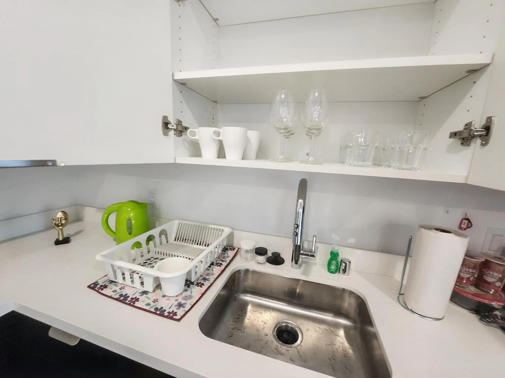 Kitchen or kitchenette in StaysPro - Cityscape Luxury Rental Homes in the Heart of Los Angeles