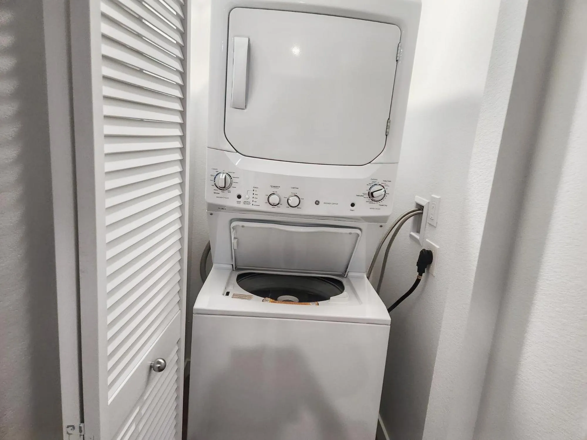 washing machine in StaysPro - Cityscape Luxury Rental Homes in the Heart of Los Angeles