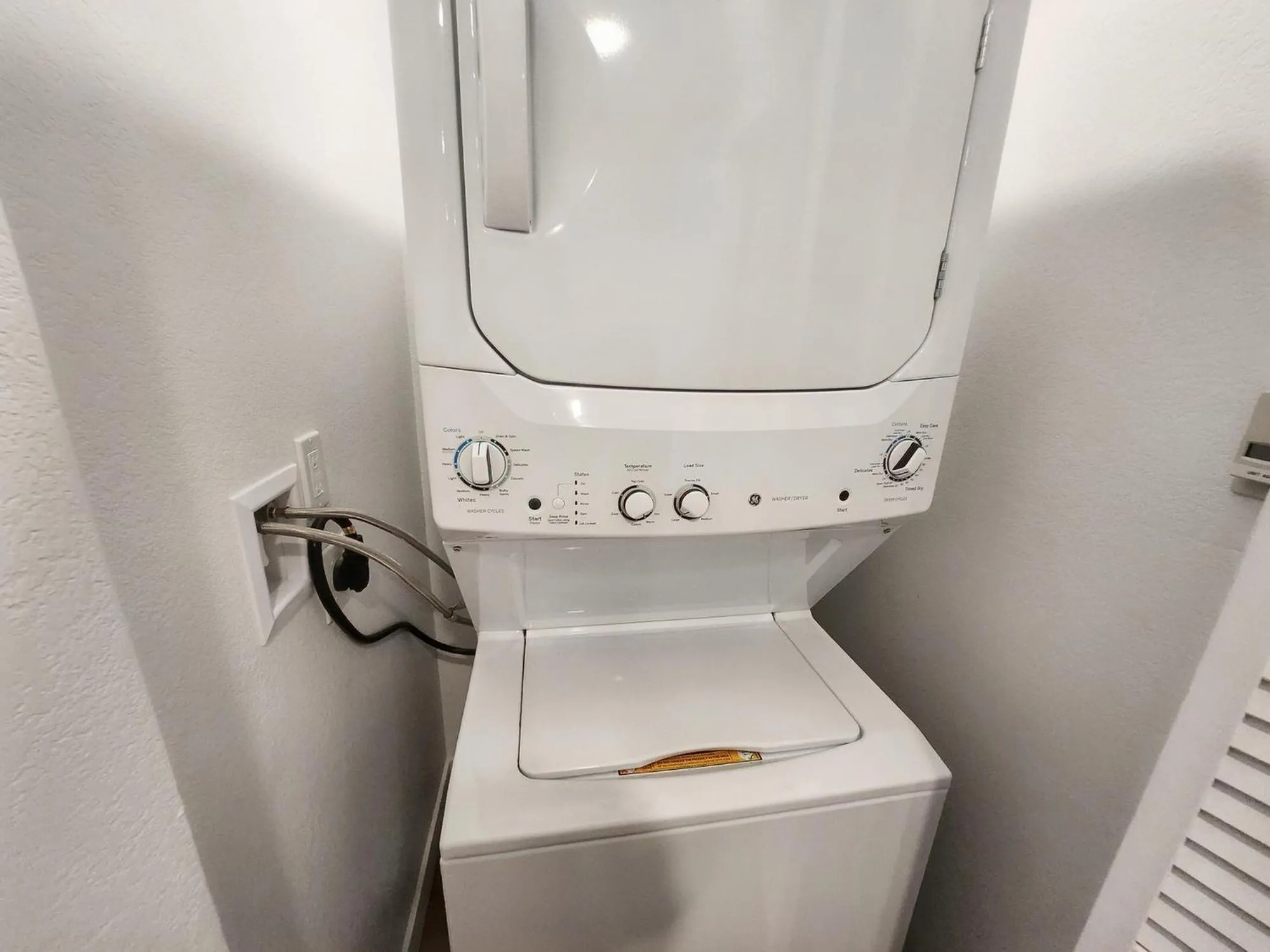 washing machine in StaysPro - Cityscape Luxury Rental Homes in the Heart of Los Angeles