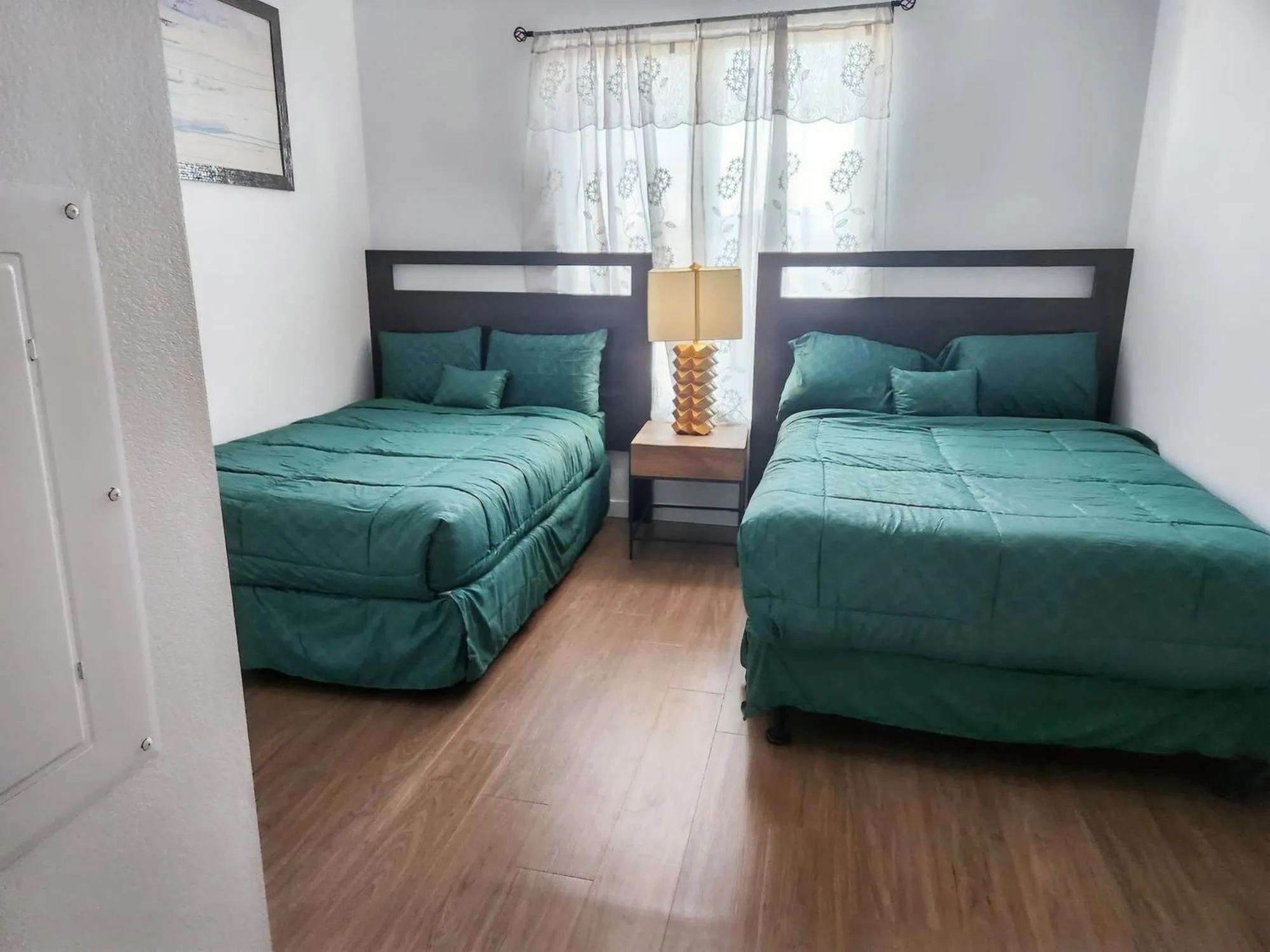 Bed in StaysPro - Cityscape Luxury Rental Homes in the Heart of Los Angeles