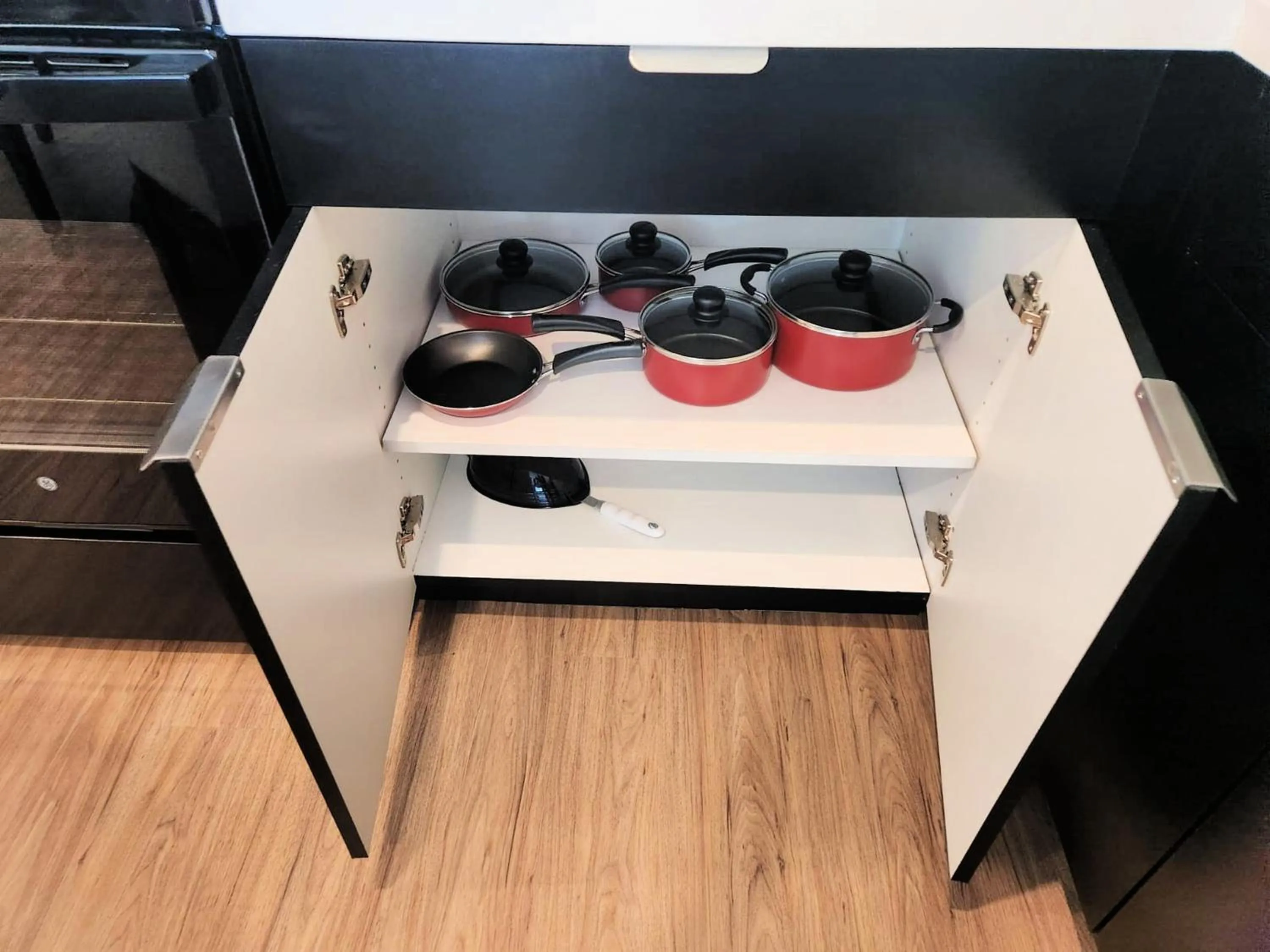 Kitchen or kitchenette in StaysPro - Cityscape Luxury Rental Homes in the Heart of Los Angeles