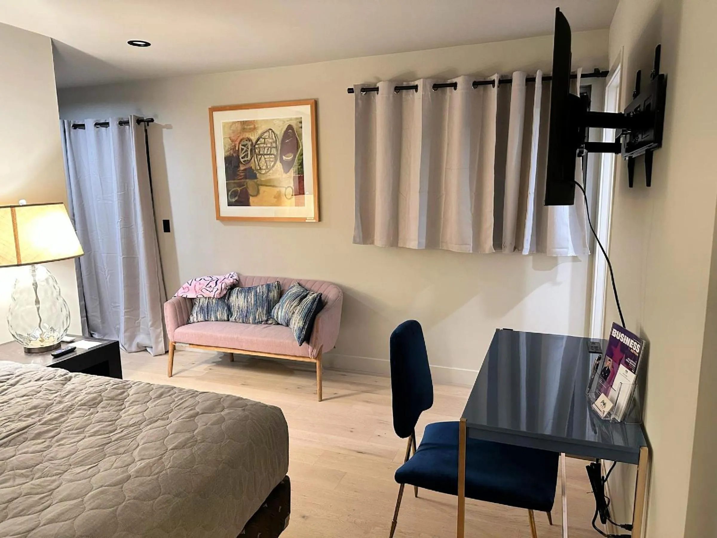 Seating area, Bed in StaysPro - Cityscape Luxury Rental Homes in the Heart of Los Angeles