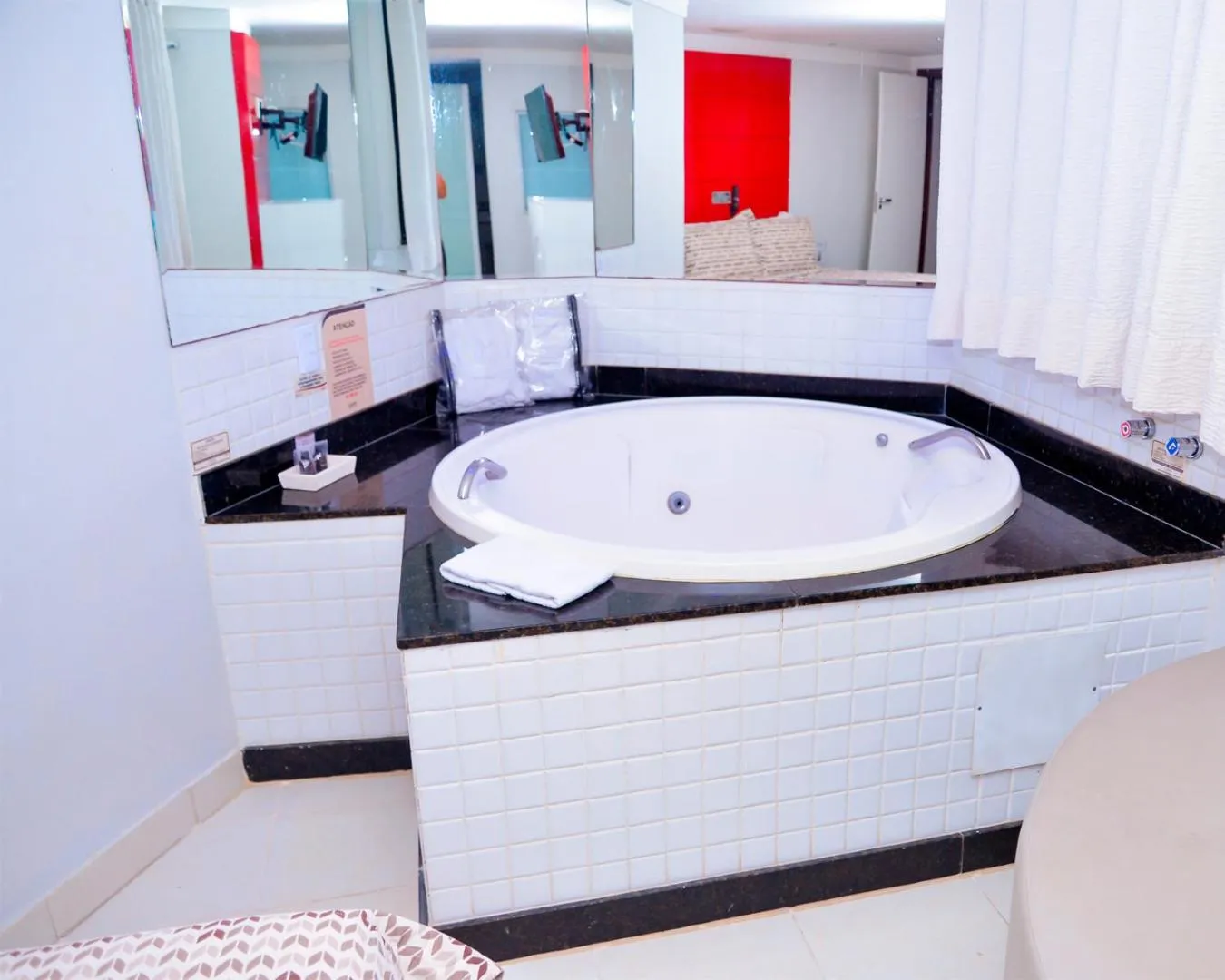 Hot Tub in Hotel Sempre Executive