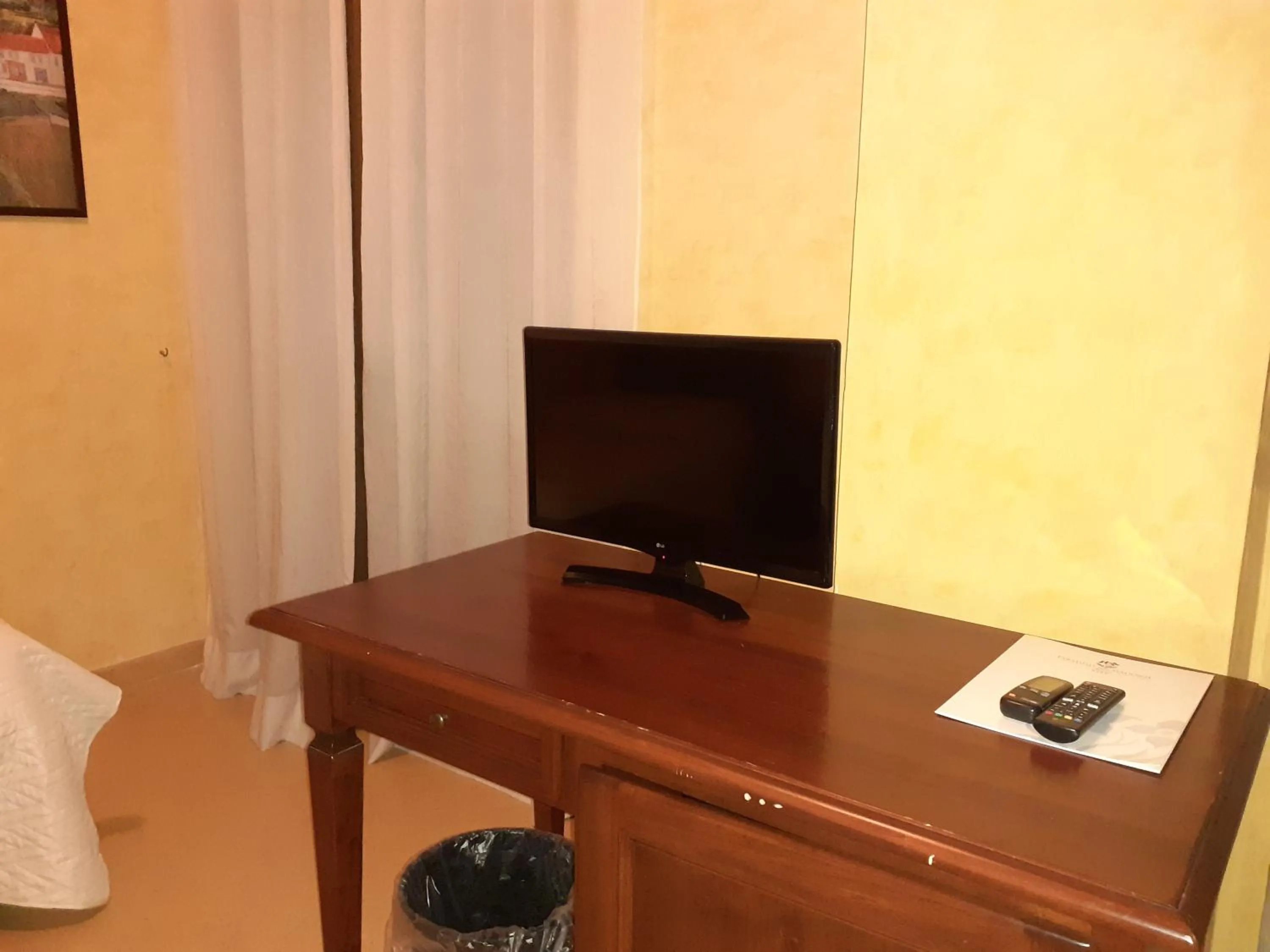 TV and multimedia in Hotel Paradiso Delle Madonie