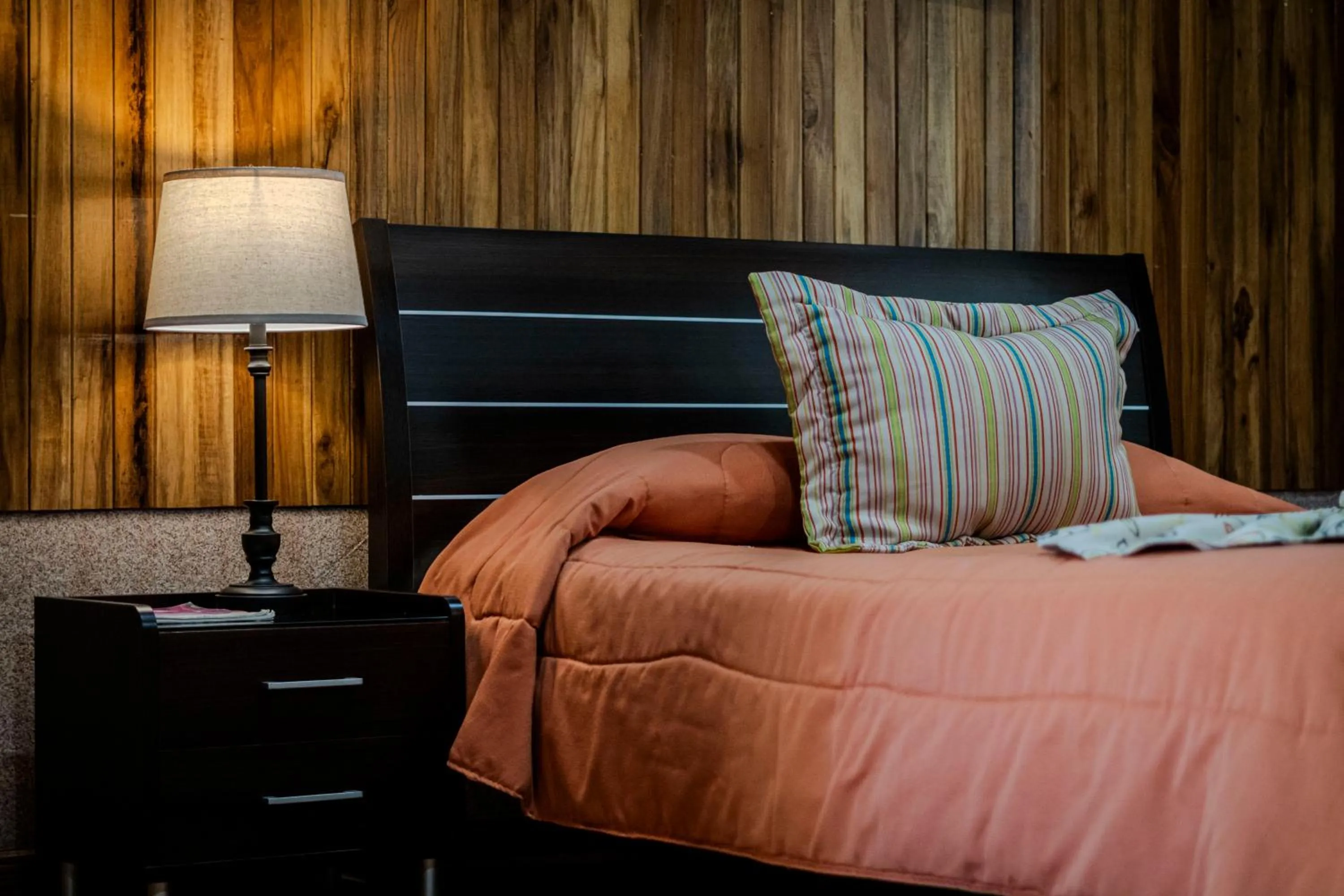 Bed in Los Pinos Cabins & Reserve