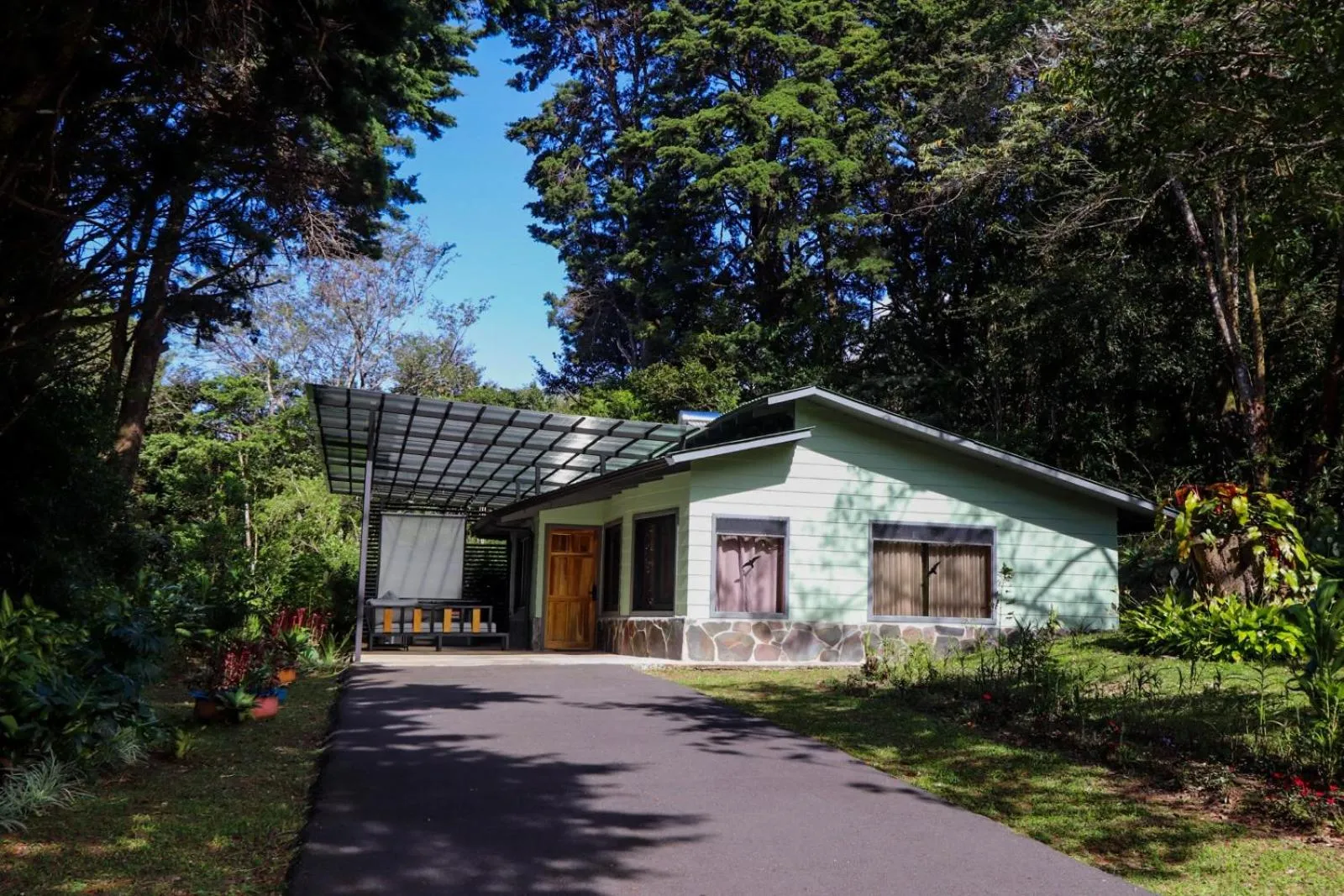 Facade/entrance in Los Pinos Cabins & Reserve