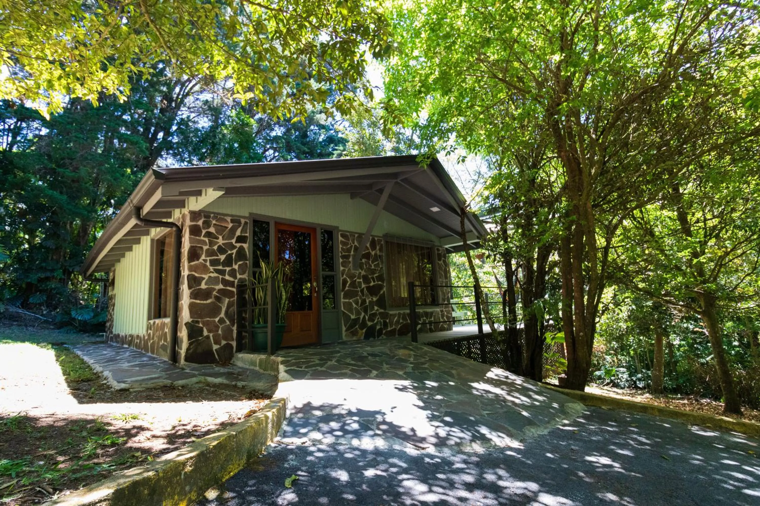 Property building in Los Pinos Cabins & Reserve