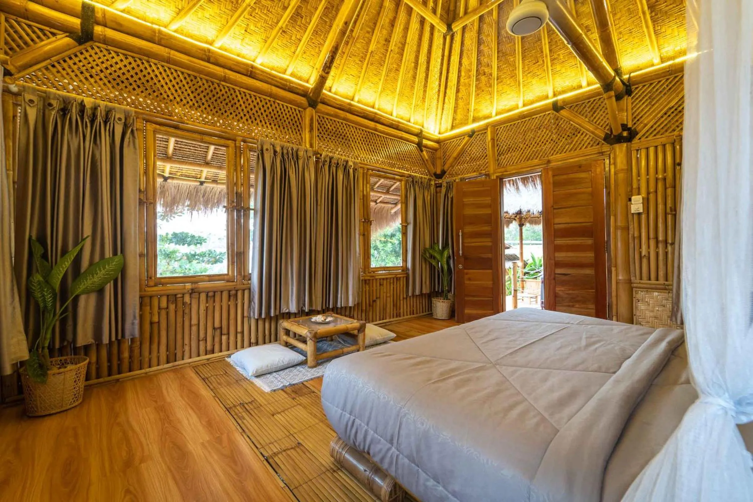 Bedroom, Bed in Catappa Village Lombok