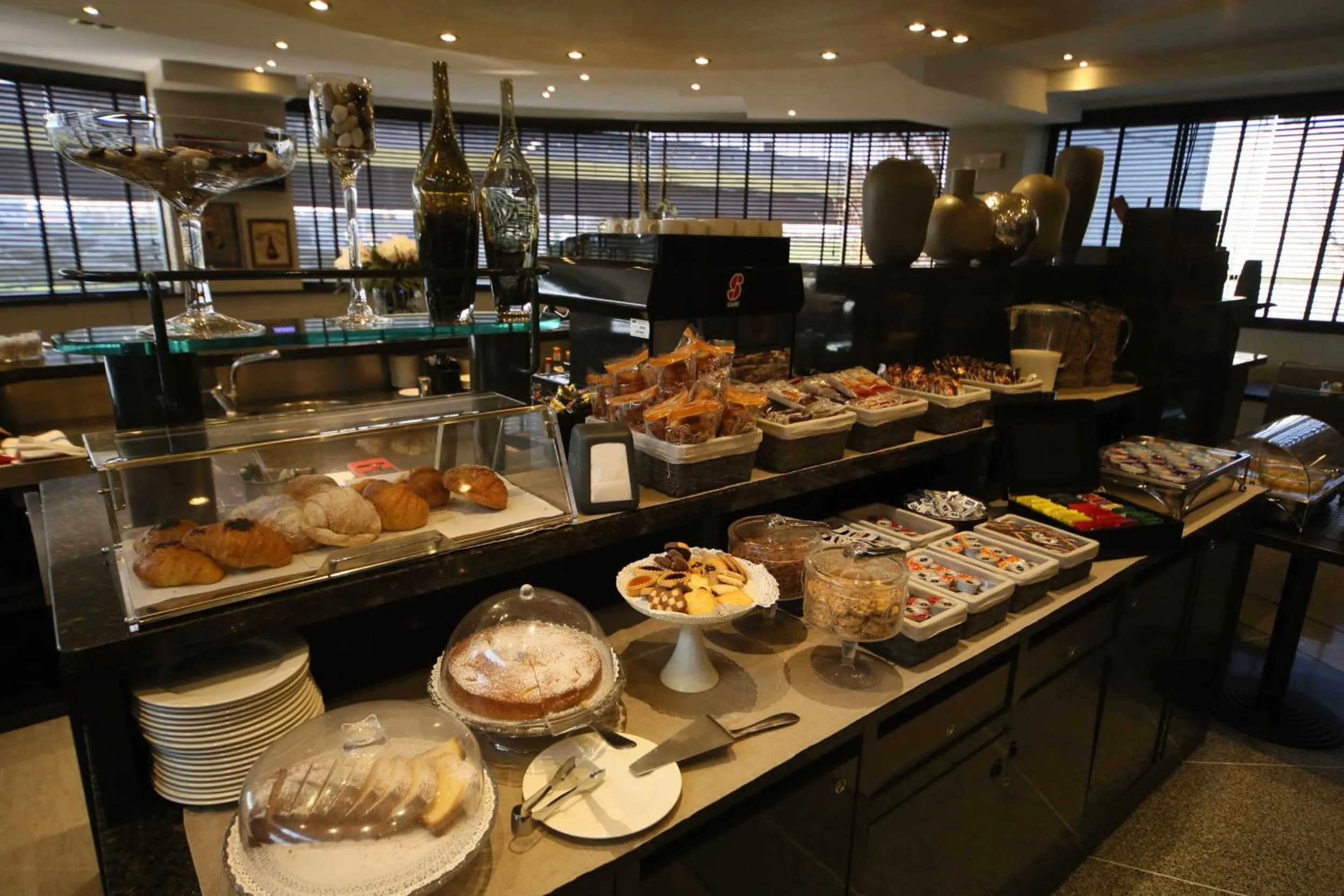 Continental breakfast in Hotel Motel Ascot