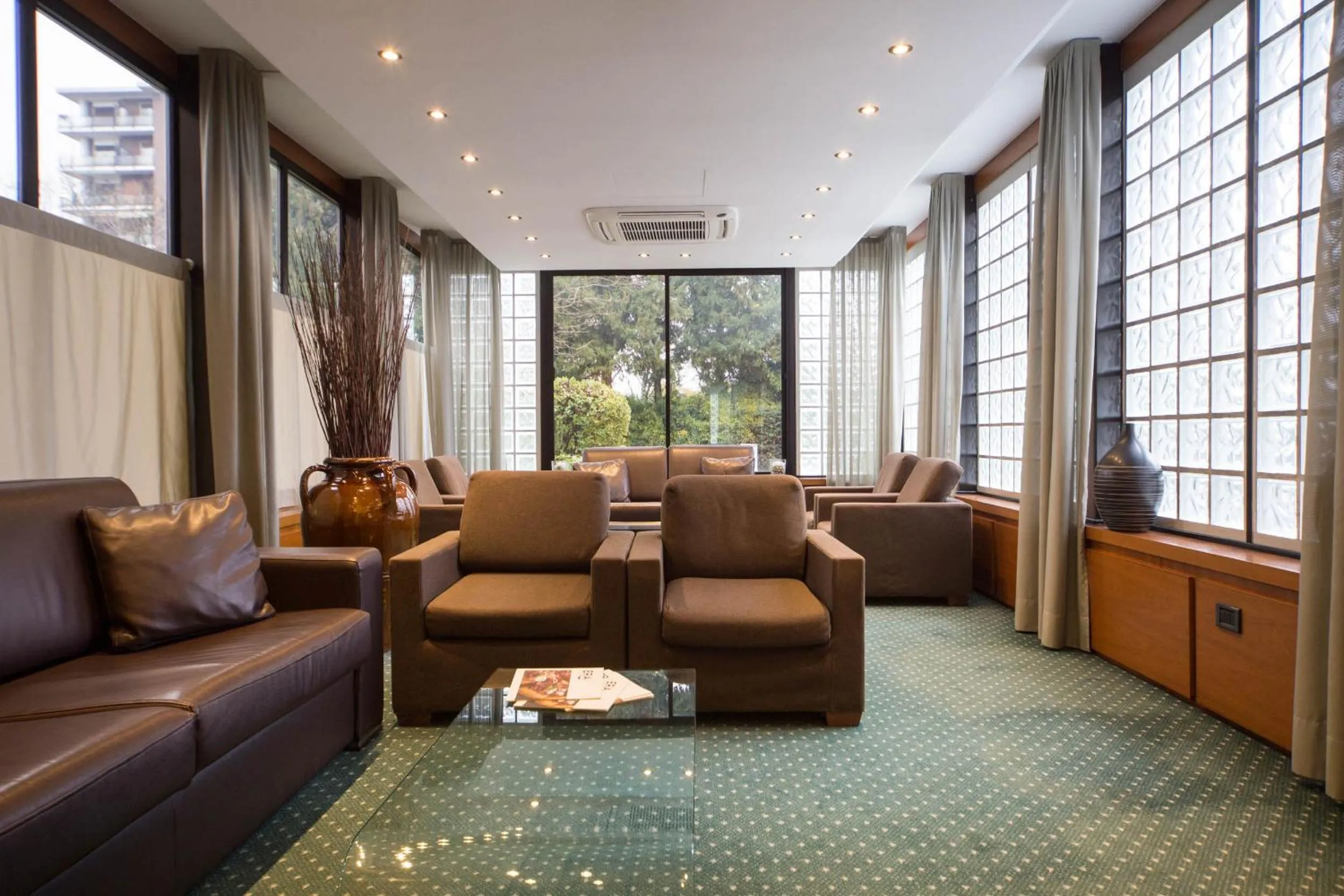 Communal lounge/ TV room in Hotel Motel Ascot