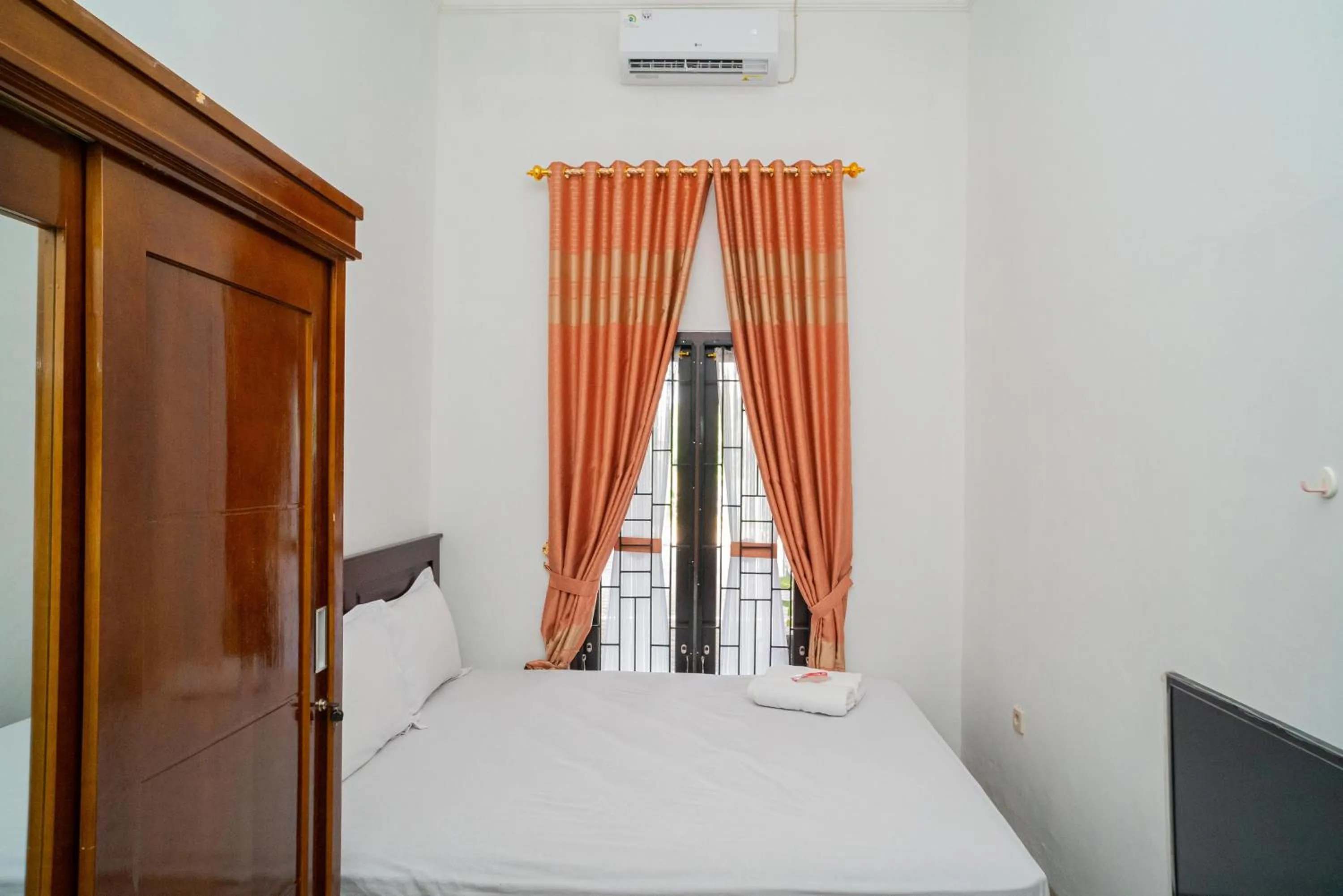 Bed in RedDoorz Syariah @ Jalan Tingang Palangkaraya