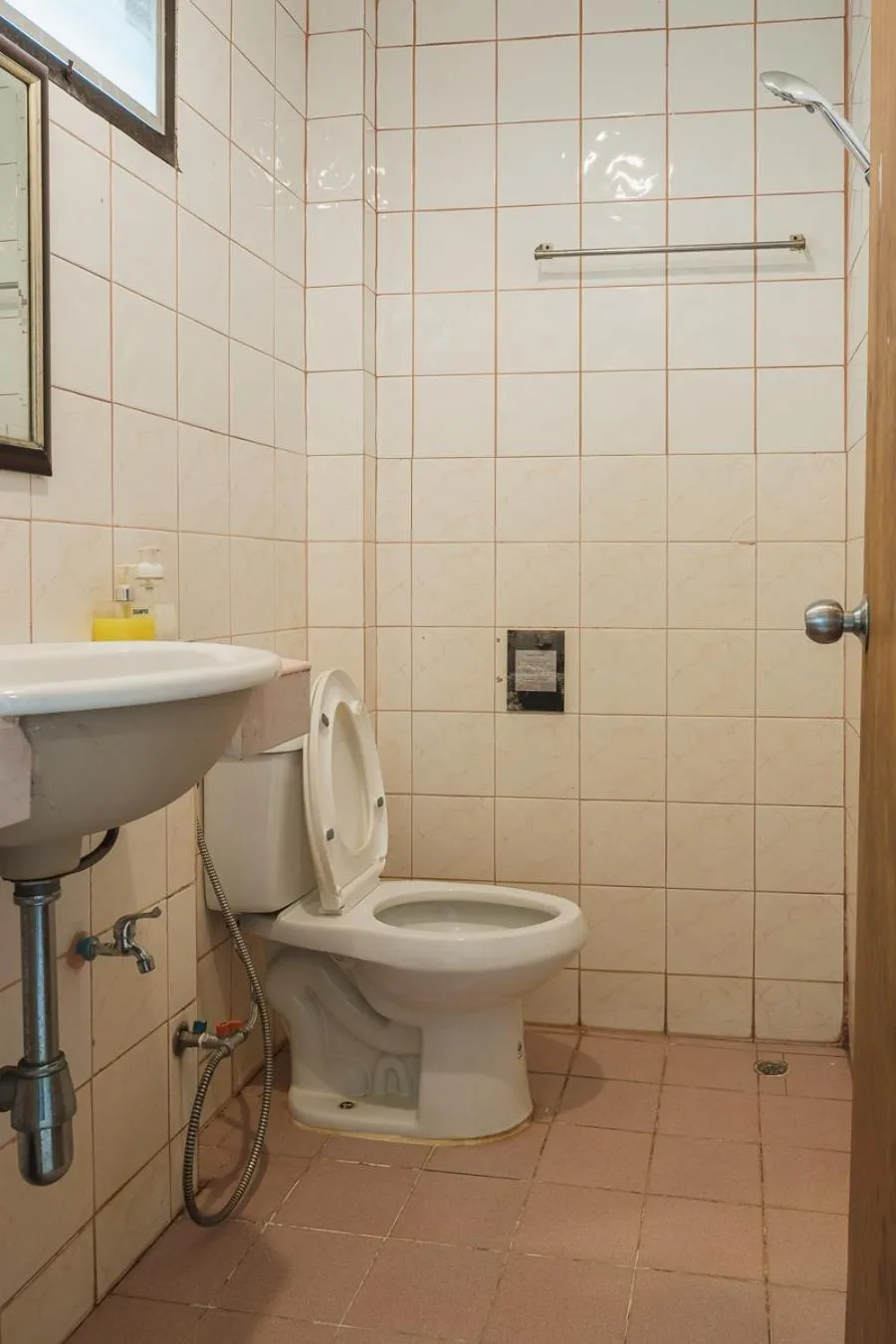 Shower in Hydronauts Diving Resort - Koh Tao