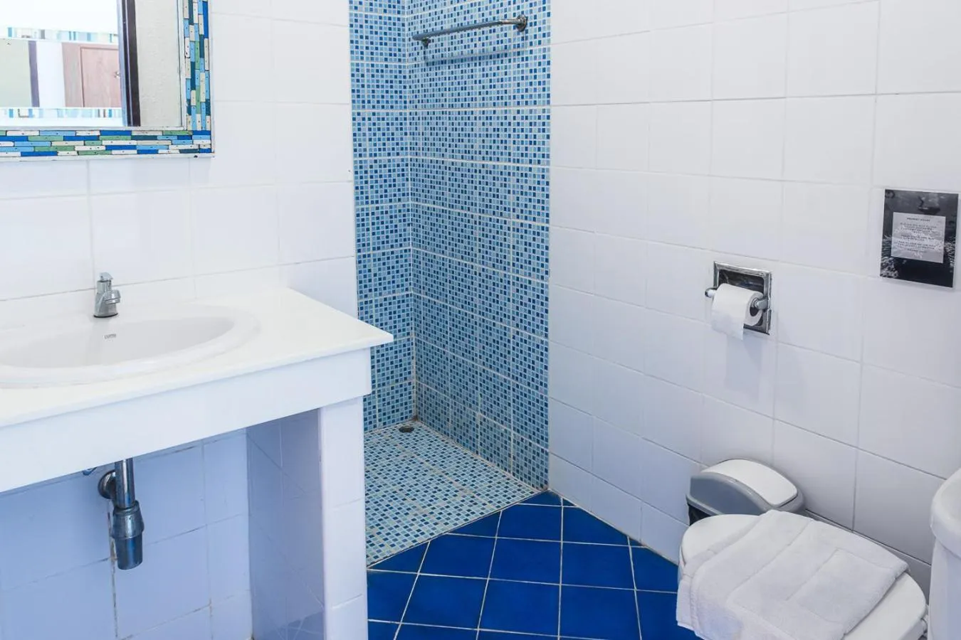 Shower in Hydronauts Diving Resort - Koh Tao