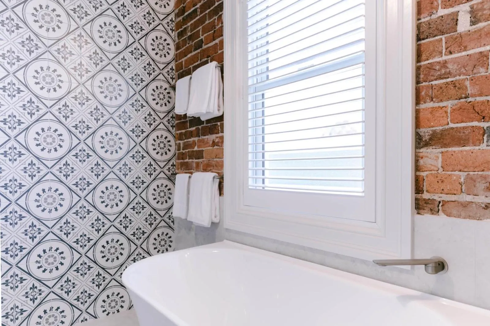 Bath in Oxford on Otho