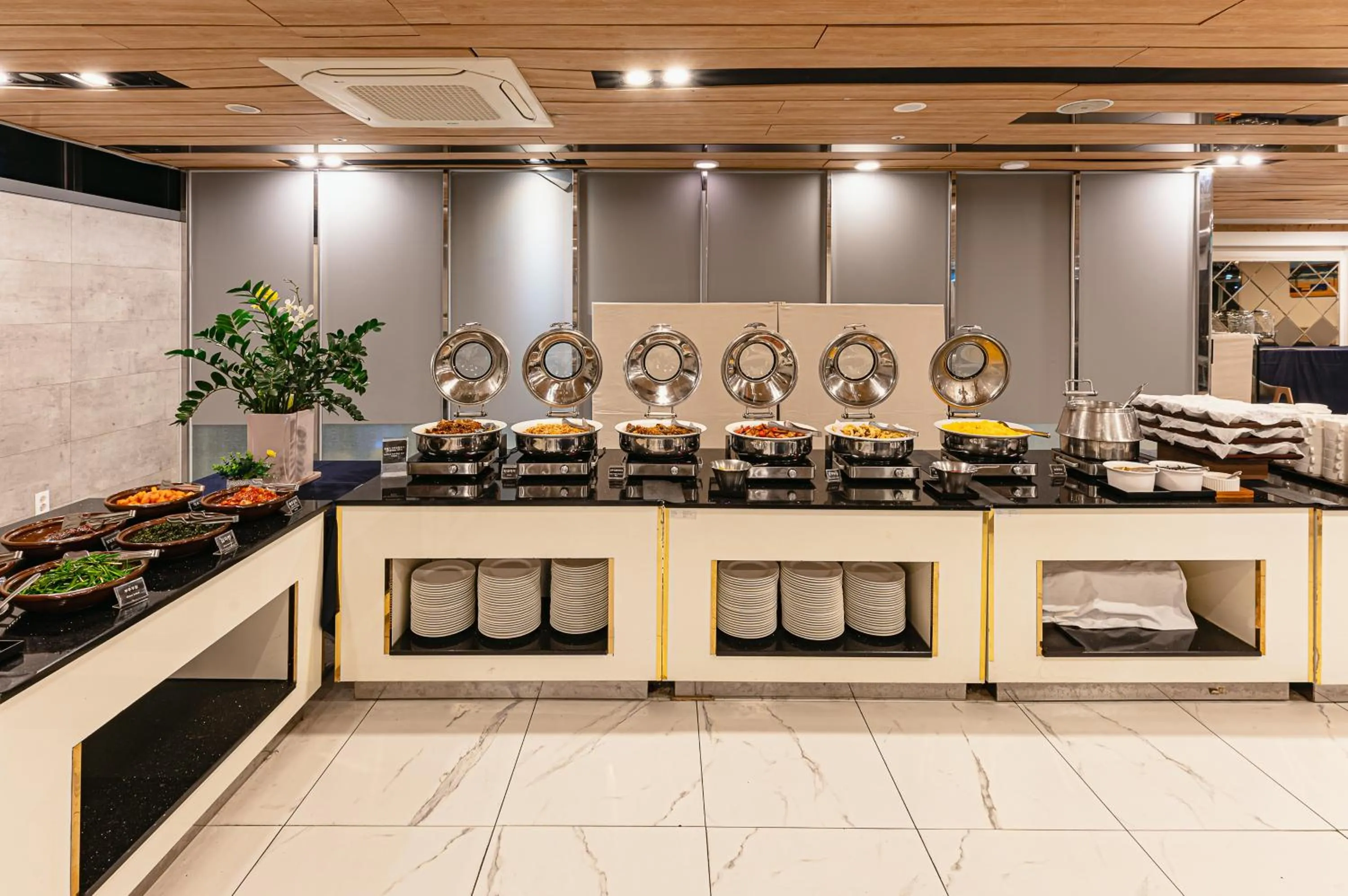 Restaurant/places to eat in Hamdeok Beach Stay Jeju